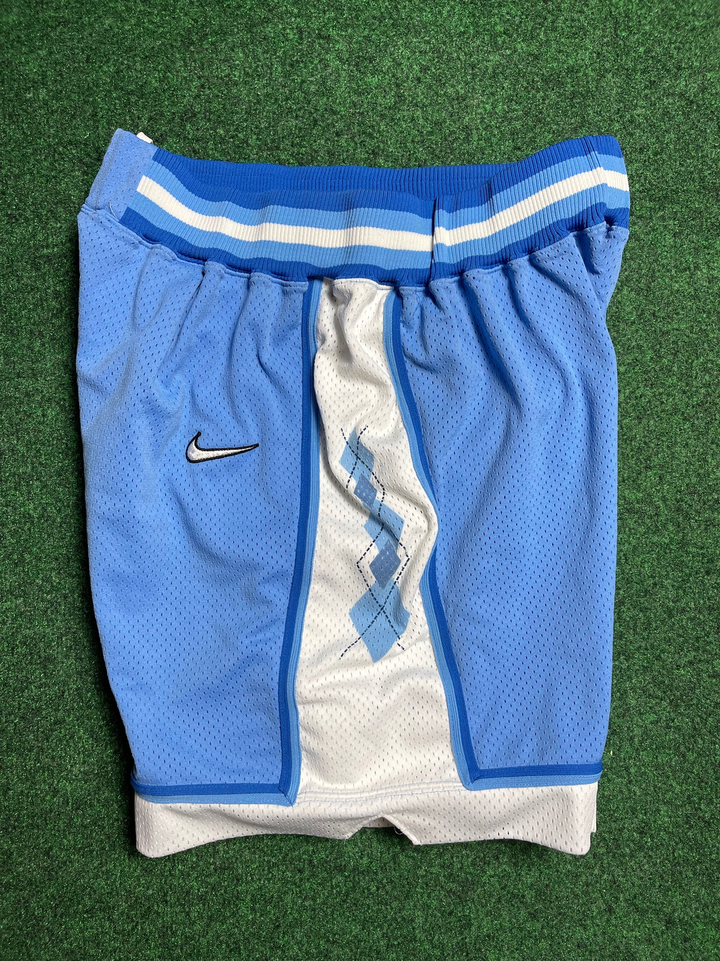 90’s UNC North Carolina Tarheels Vintage Nike Heavy Mesh Authentic Shorts (36/Large)