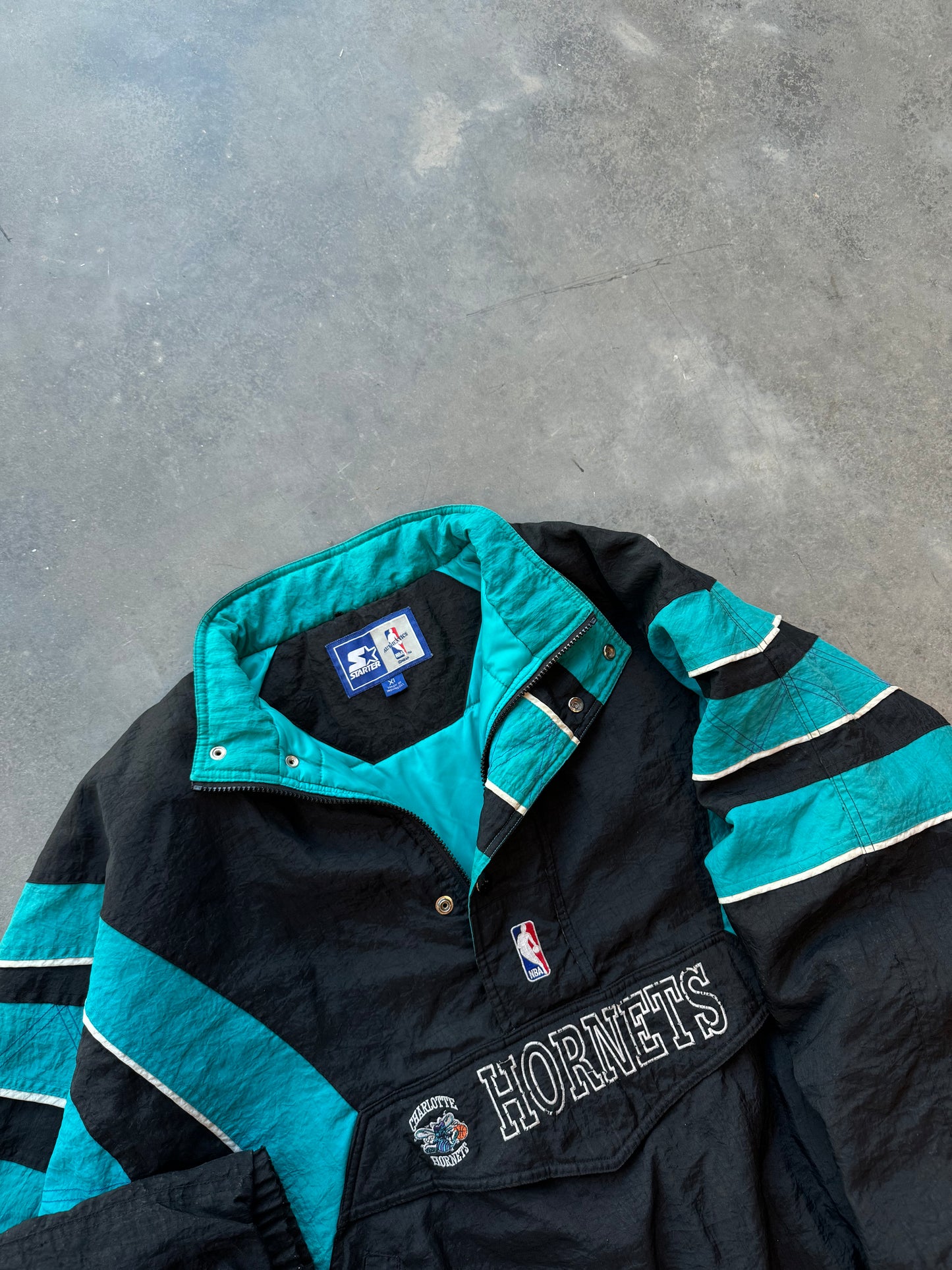 90’s Charlotte Hornets Vintage Black Teal Half Zip Starter NBA Pullover Puffer Jacket (XL)