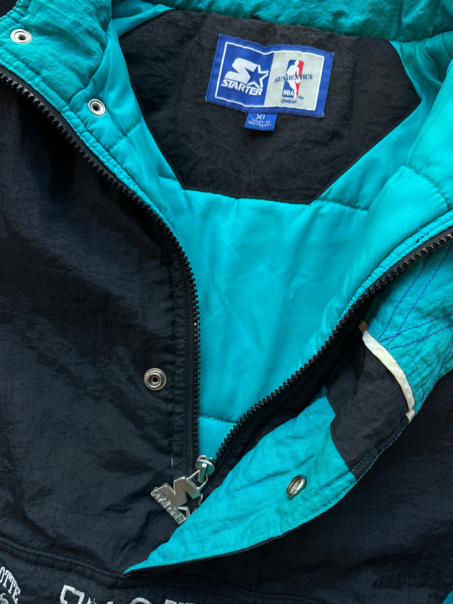 90’s Charlotte Hornets Vintage Black Teal Half Zip Starter NBA Pullover Puffer Jacket (XL)