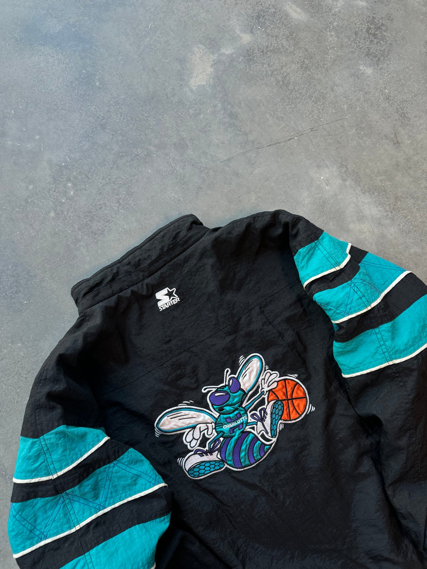 90’s Charlotte Hornets Vintage Black Teal Half Zip Starter NBA Pullover Puffer Jacket (XL)