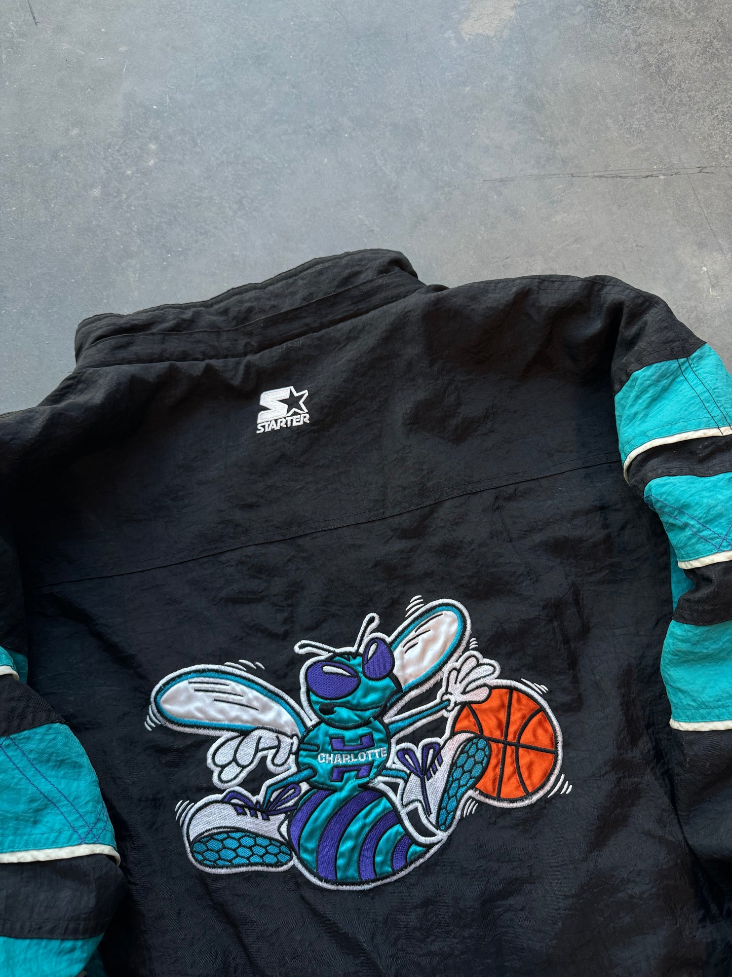 90’s Charlotte Hornets Vintage Black Teal Half Zip Starter NBA Pullover Puffer Jacket (XL)