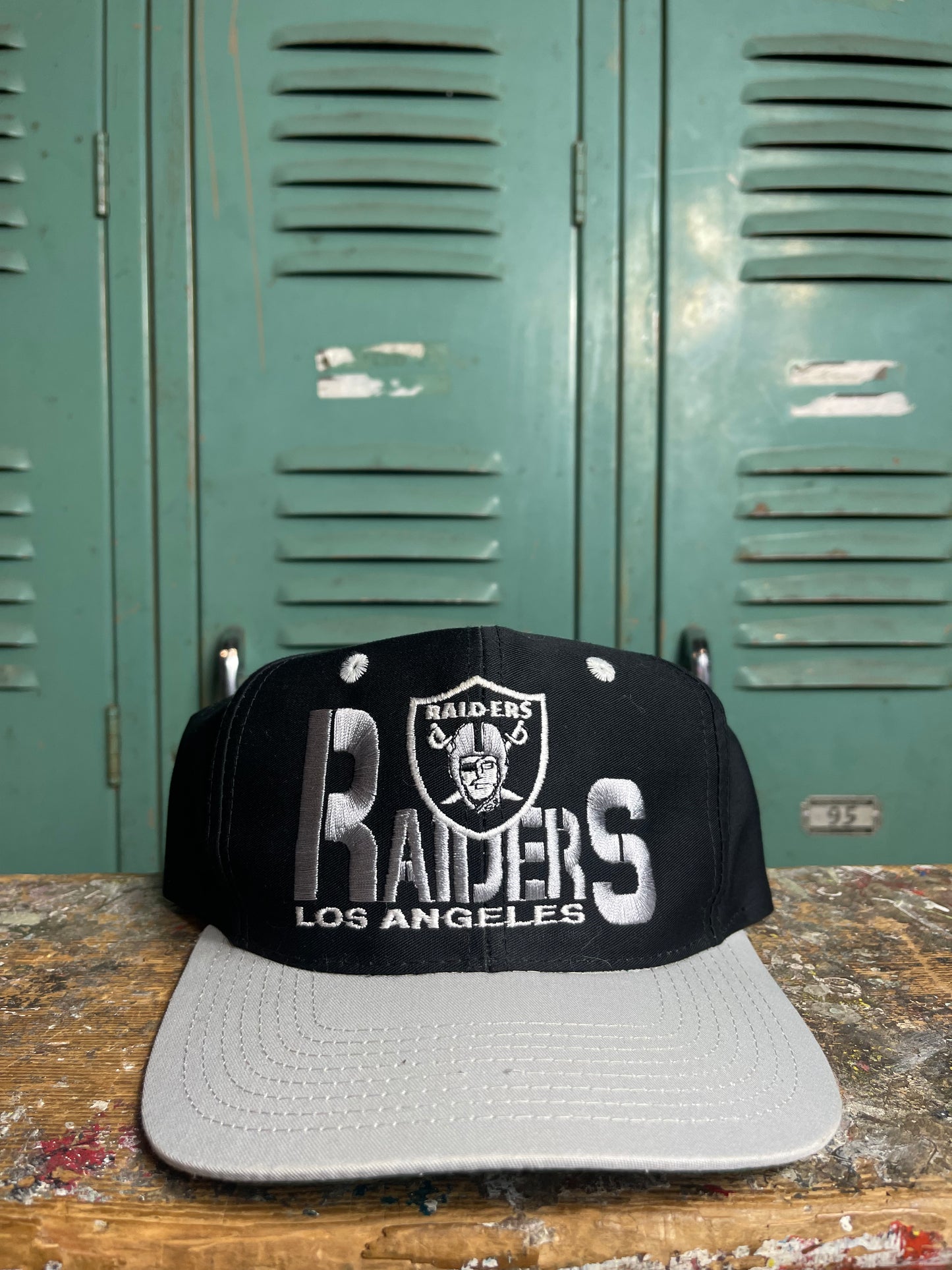 90’s Los Angeles Raiders Vintage NFL Snapback Hat (OSFA)