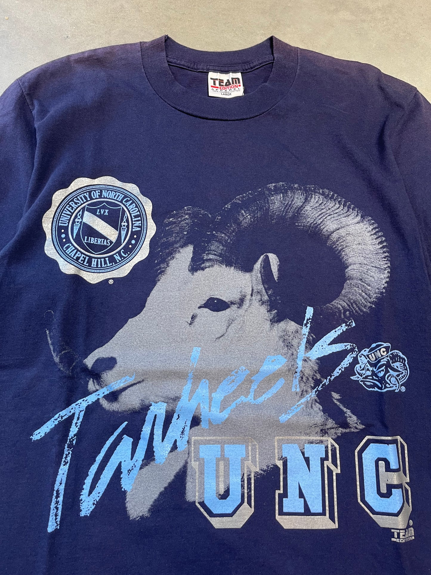 90’s UNC Tarheels Big Face Ram Vintage Basketball Tee (Large)