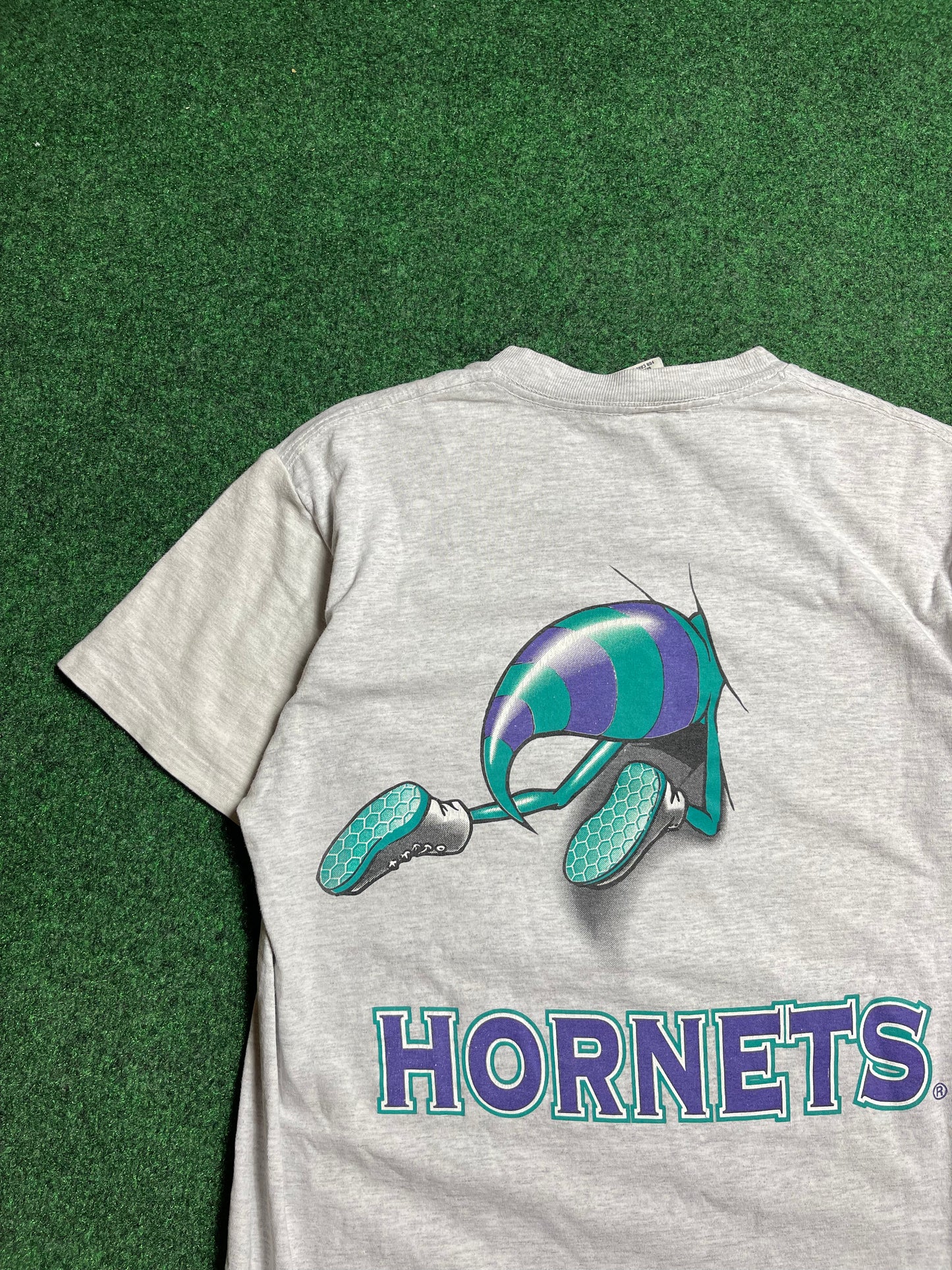 90’s Charlotte Hornets Vintage NBA Nutmeg Mills Breakthrough Tee (Large)