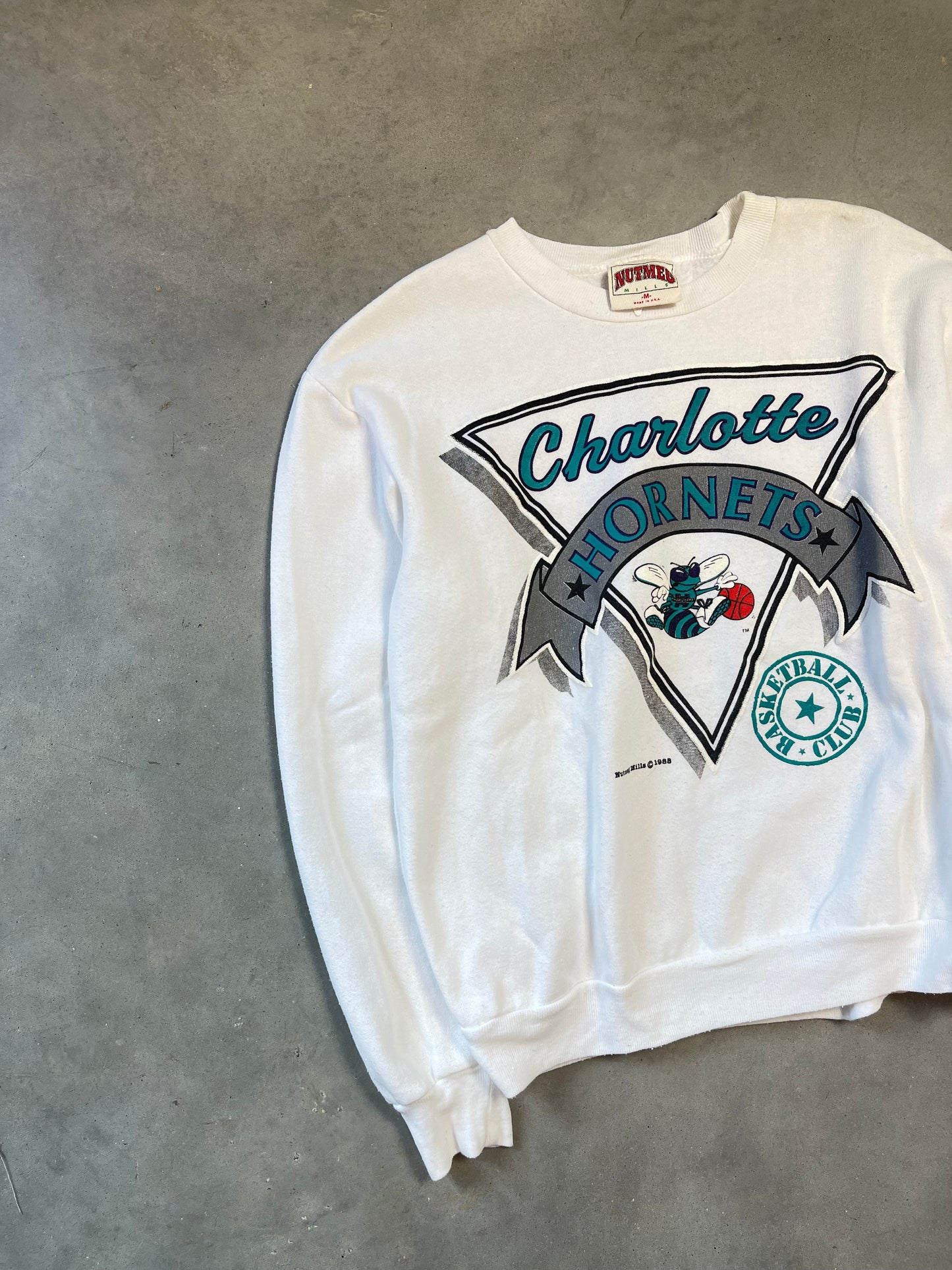 1988 Charlotte Hornets Basketball Club Vintage Inaugural Season NBA Crewneck (Medium)