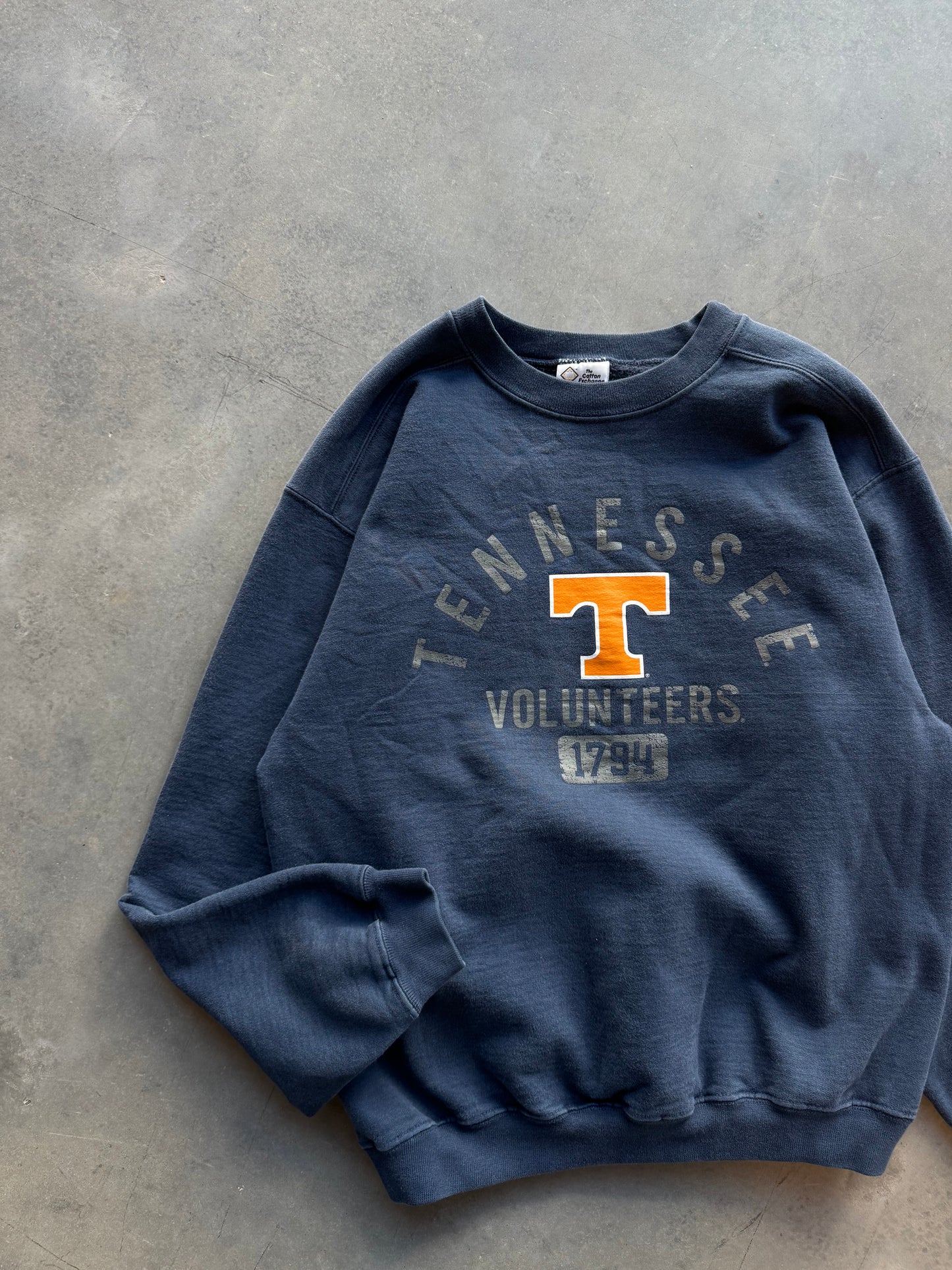 00’s Tennessee Volunteers Vintage Navy Blue Heavyweight College Crewneck (Medium)