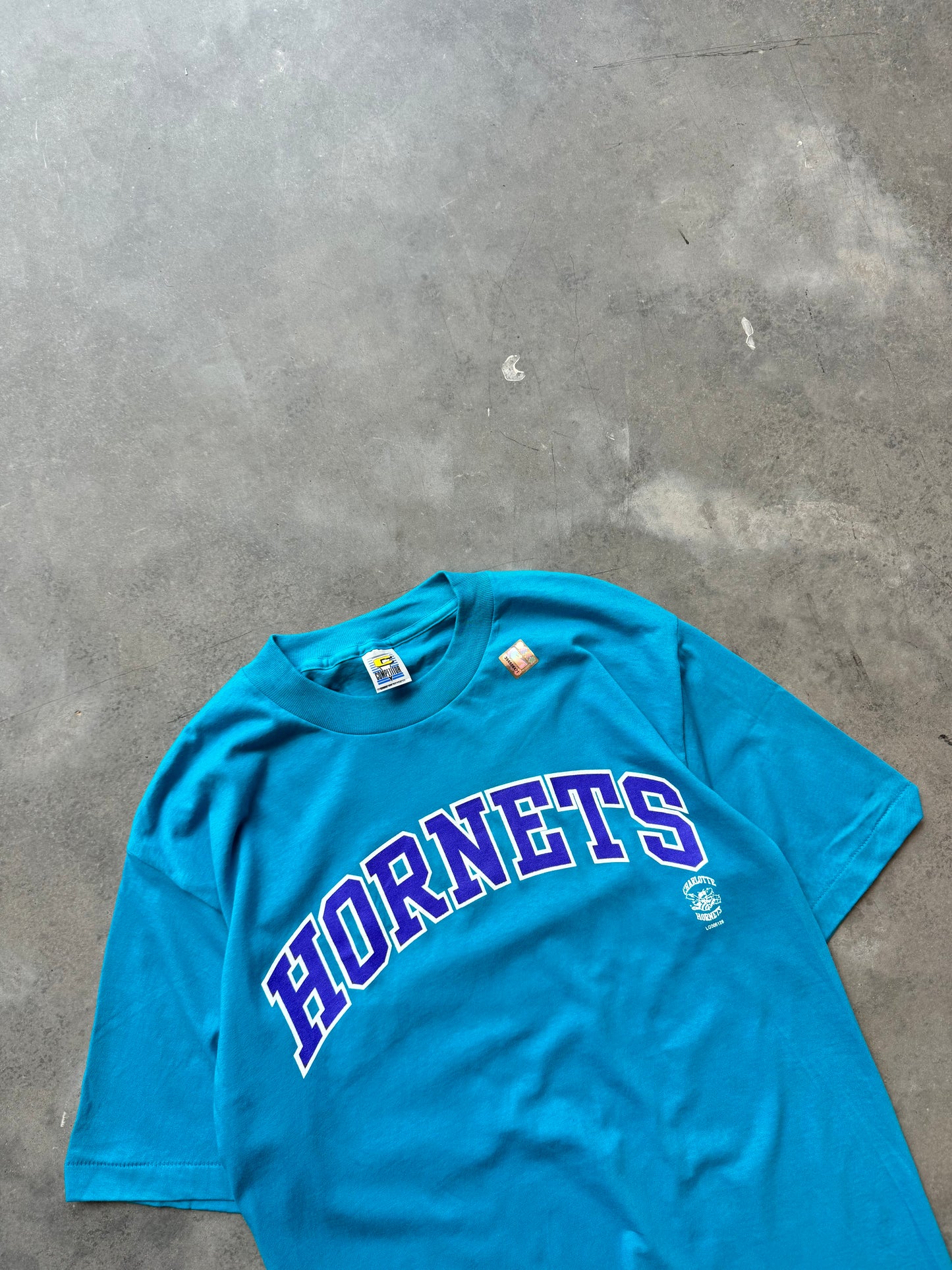 90’s Charlotte Hornets Vintage Teal Arch Logo Spellout NBA Tee - Deadstock (Large)