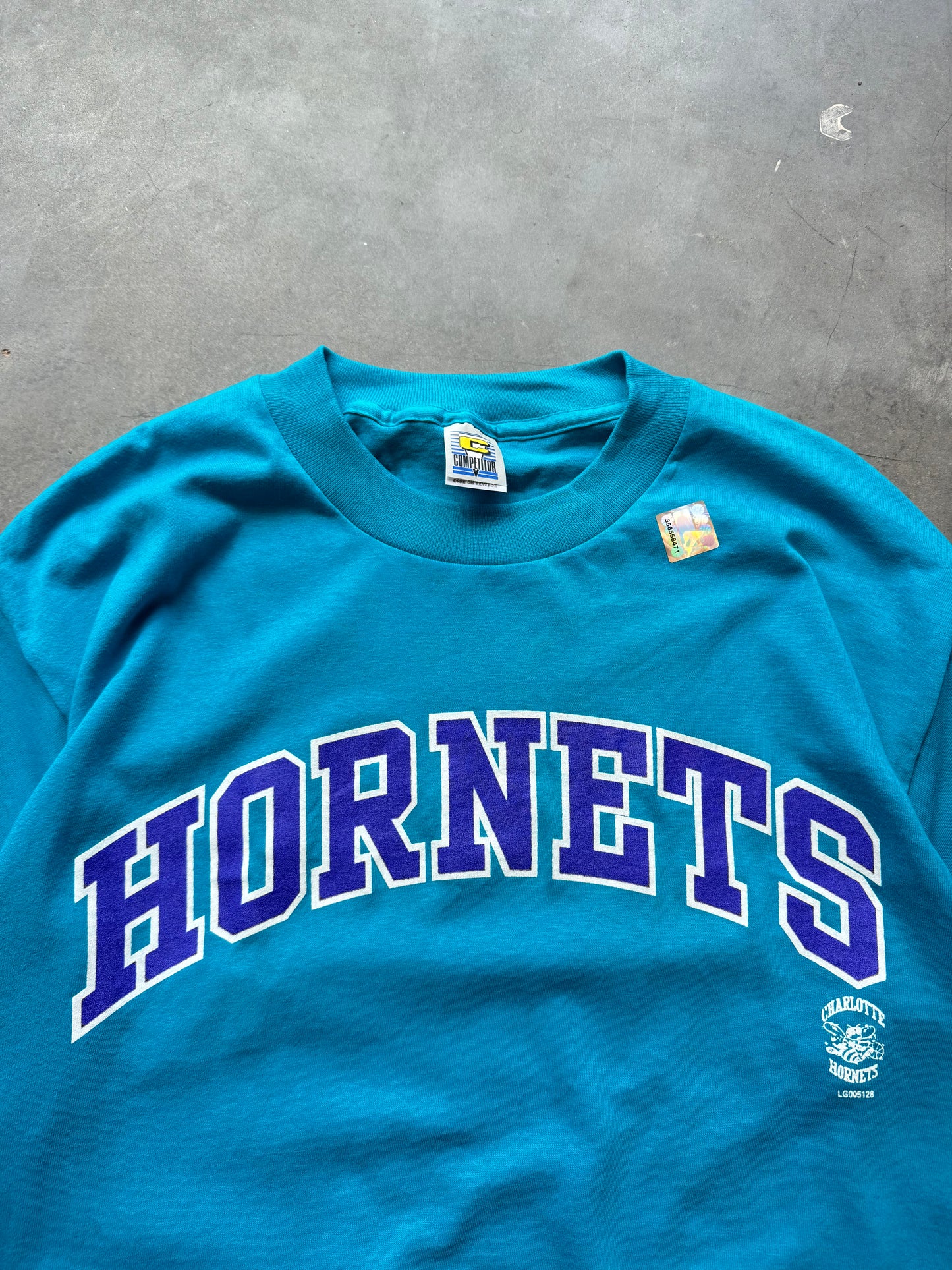 90’s Charlotte Hornets Vintage Teal Arch Logo Spellout NBA Tee - Deadstock (Large)