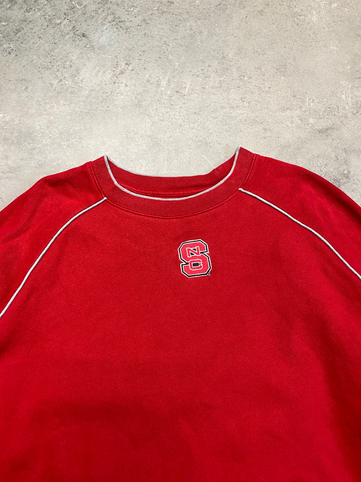 00’s NC State Wolfpack Center Logo Embroidered Vintage Crewneck (XXL)