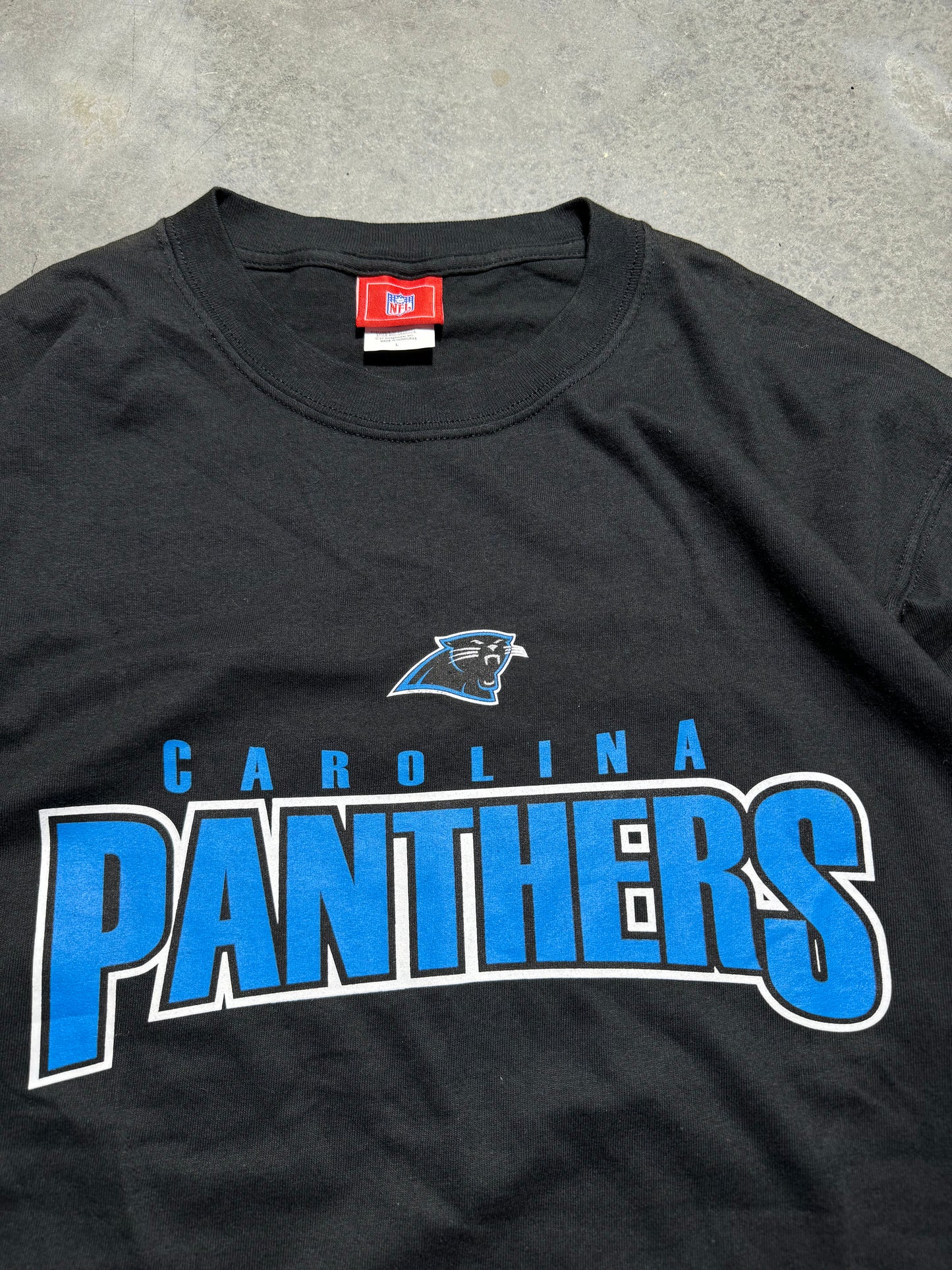 00’s Carolina Panthers Vintage Black Spellout NFL Tee (Large)