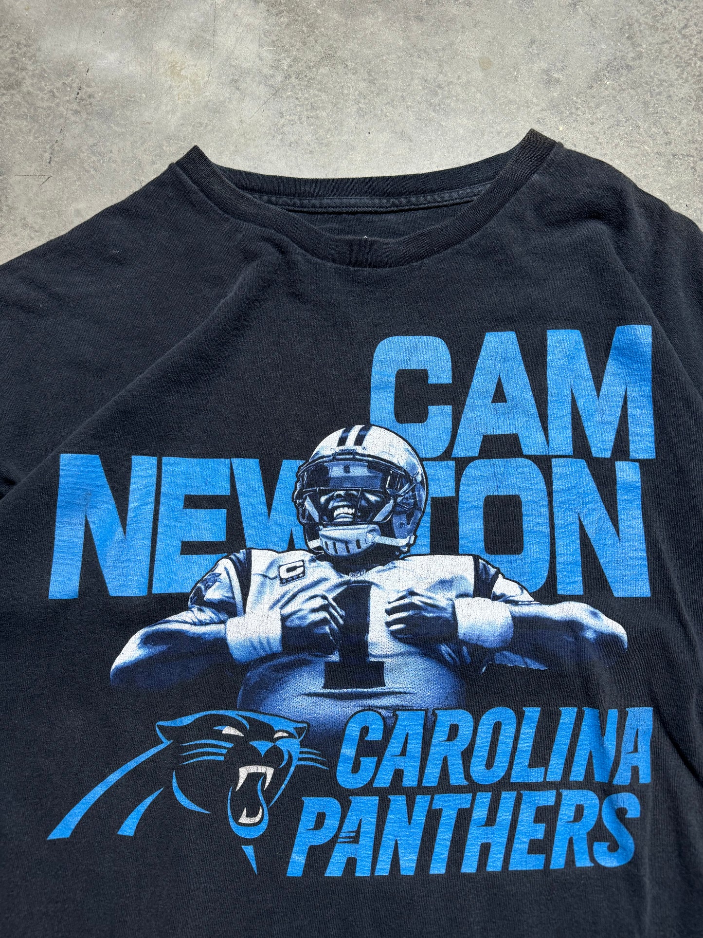 2010’s Carolina Panthers Cam Newton Vintage Faded Black Superman Pose NFL Tee (XXL)