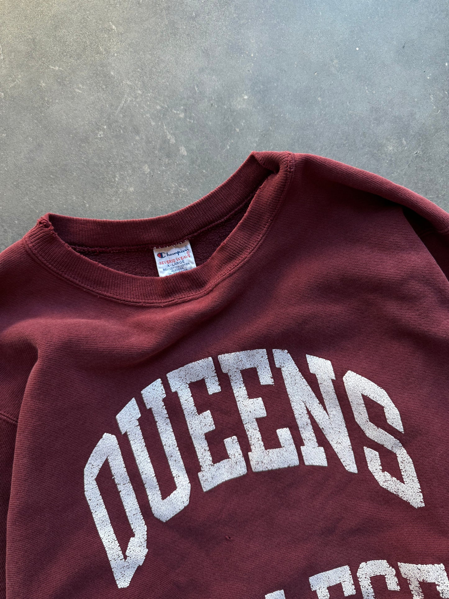 90’s Queens College Royals Vintage Maroon Spellout Champion Reverse Weave Heavyweight Crewneck (Large)