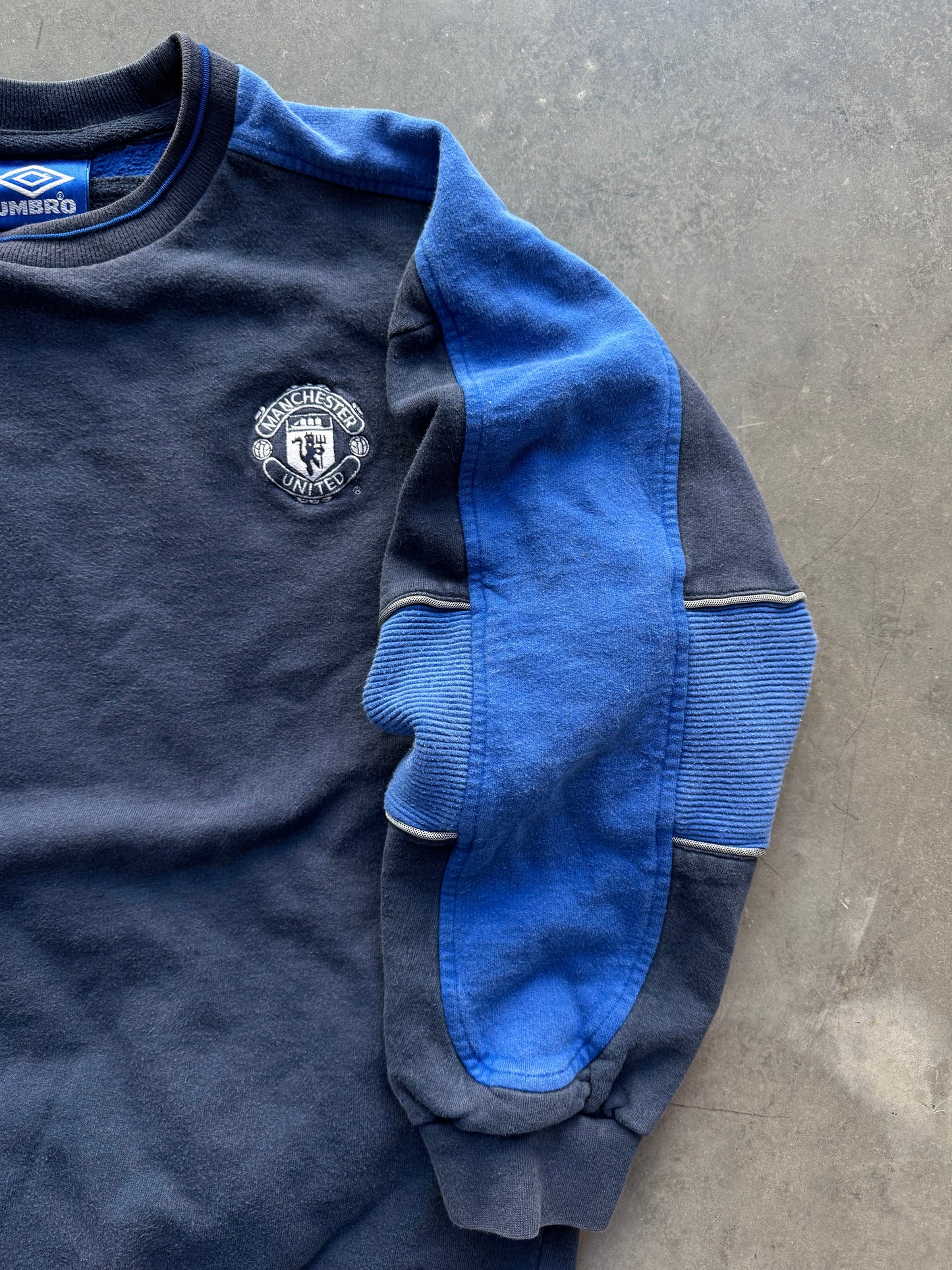 90’s Manchester United Vintage Umbro Embroidered Ribbed Soccer Crewneck (Medium)