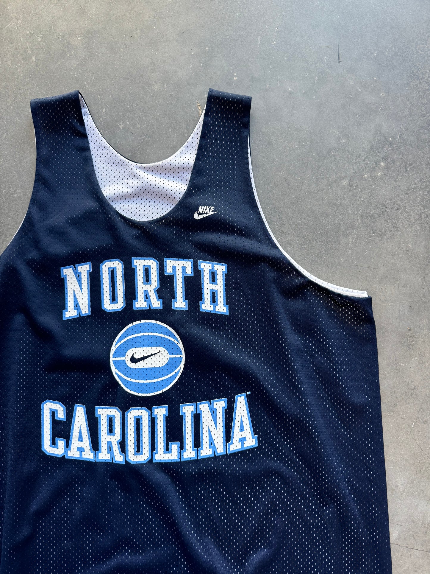 90’s UNC North Carolina Tarheels Vintage Nike Team Sports Reversible College Basketball Jersey (XL)