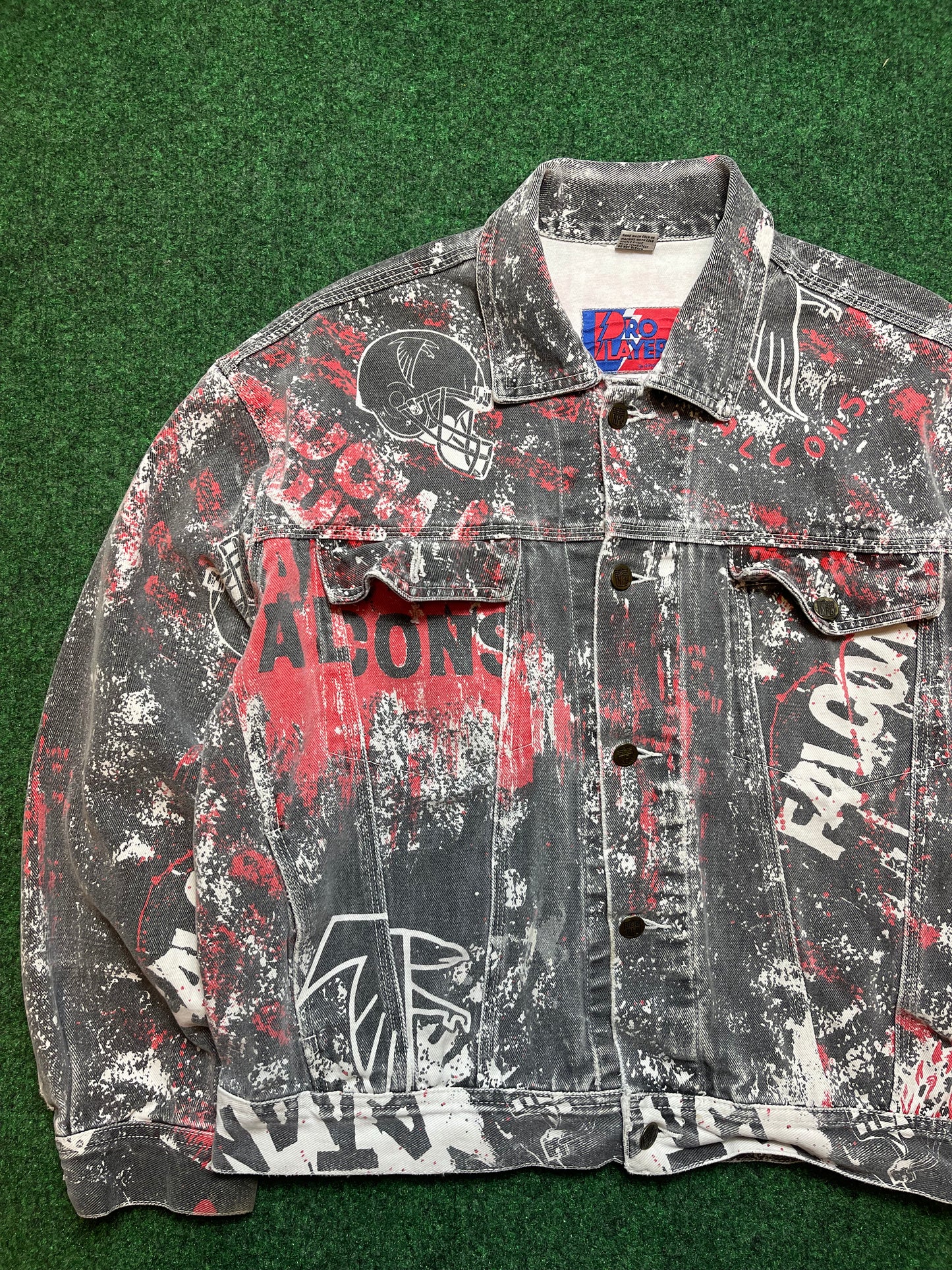 90’s Atlanta Falcons All Over Print Pro Player Vintage NFL Denim Jacket (Large)