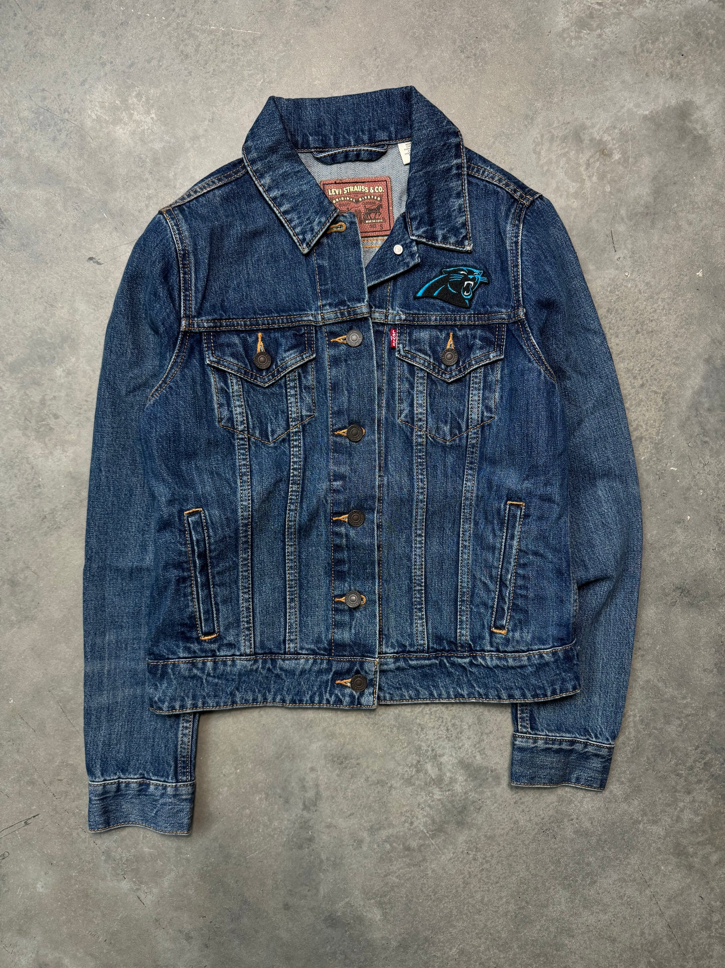2010’s Carolina Panthers x Levi’s Embroidered NFL Denim Jacket (Women’s Small)