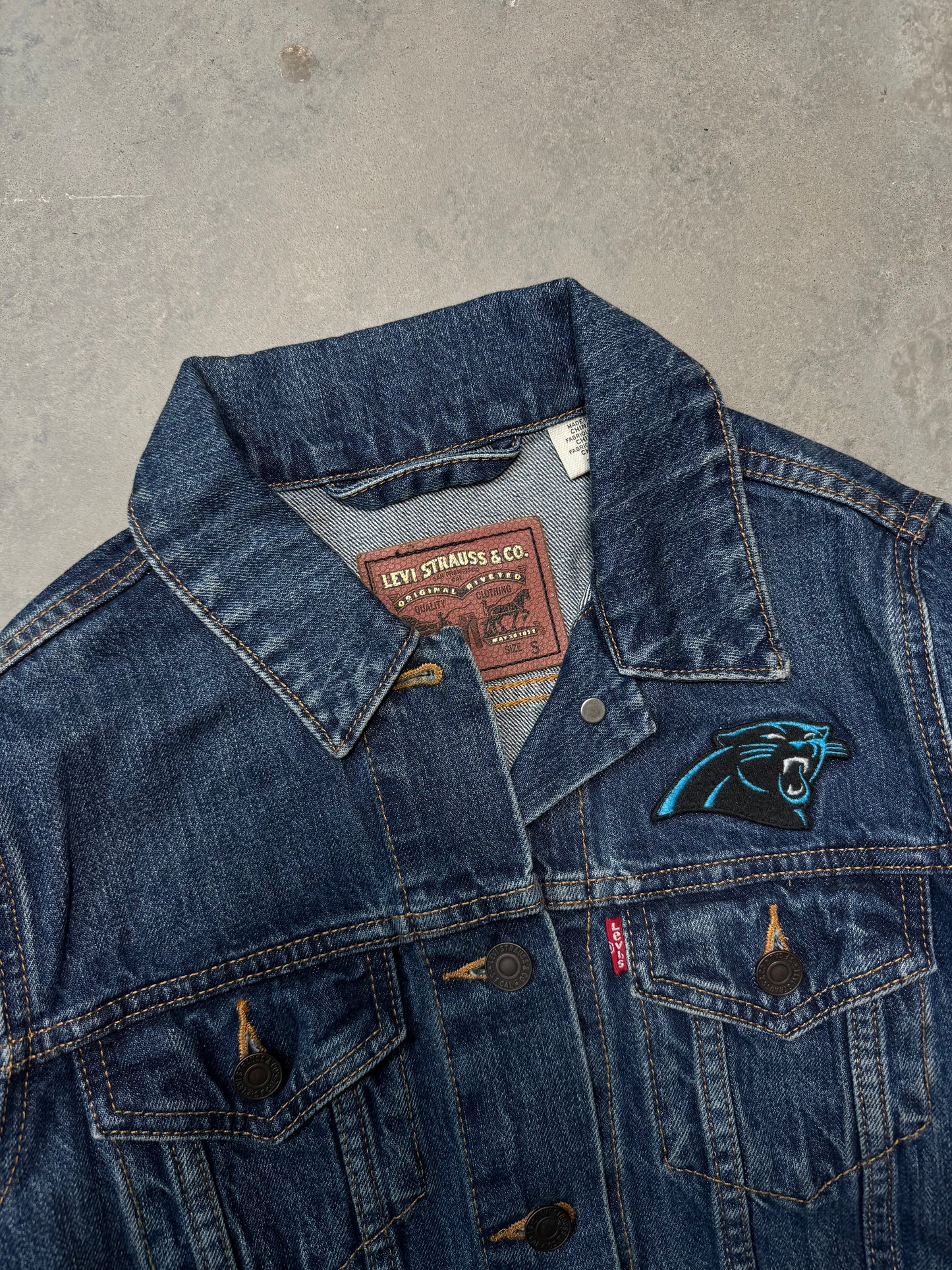 2010’s Carolina Panthers x Levi’s Embroidered NFL Denim Jacket (Women’s Small)