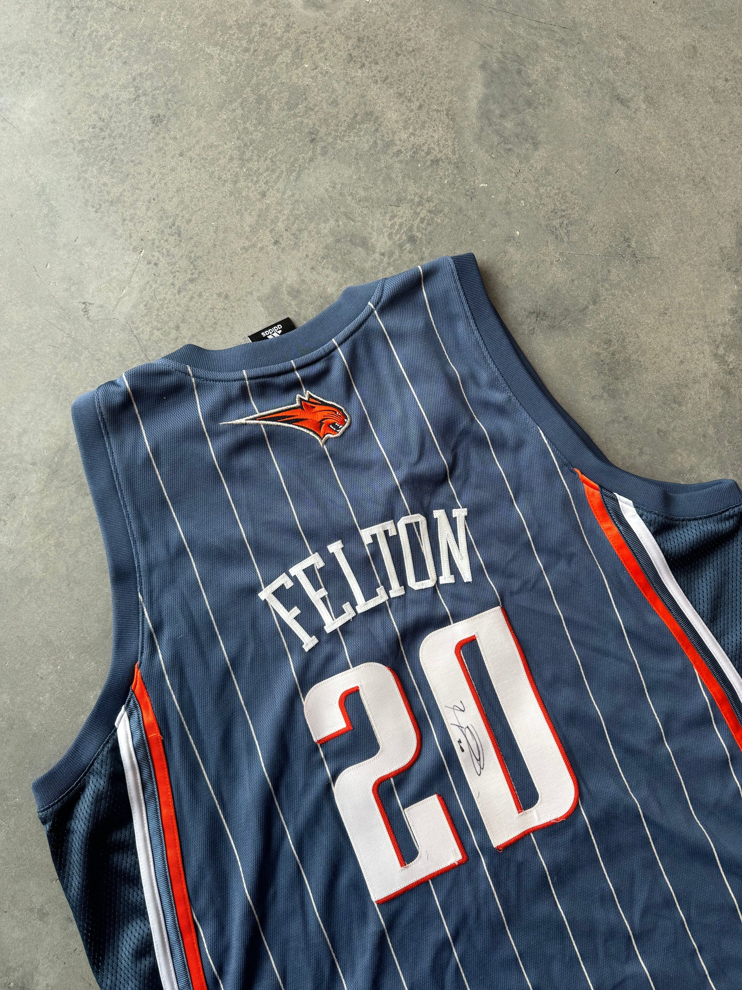 2009/2010 Charlotte Bobcats Raymond Felton Vintage Adidas Authentic Fully Stitched NBA Jersey - Deadstock & Signed (48/XL)