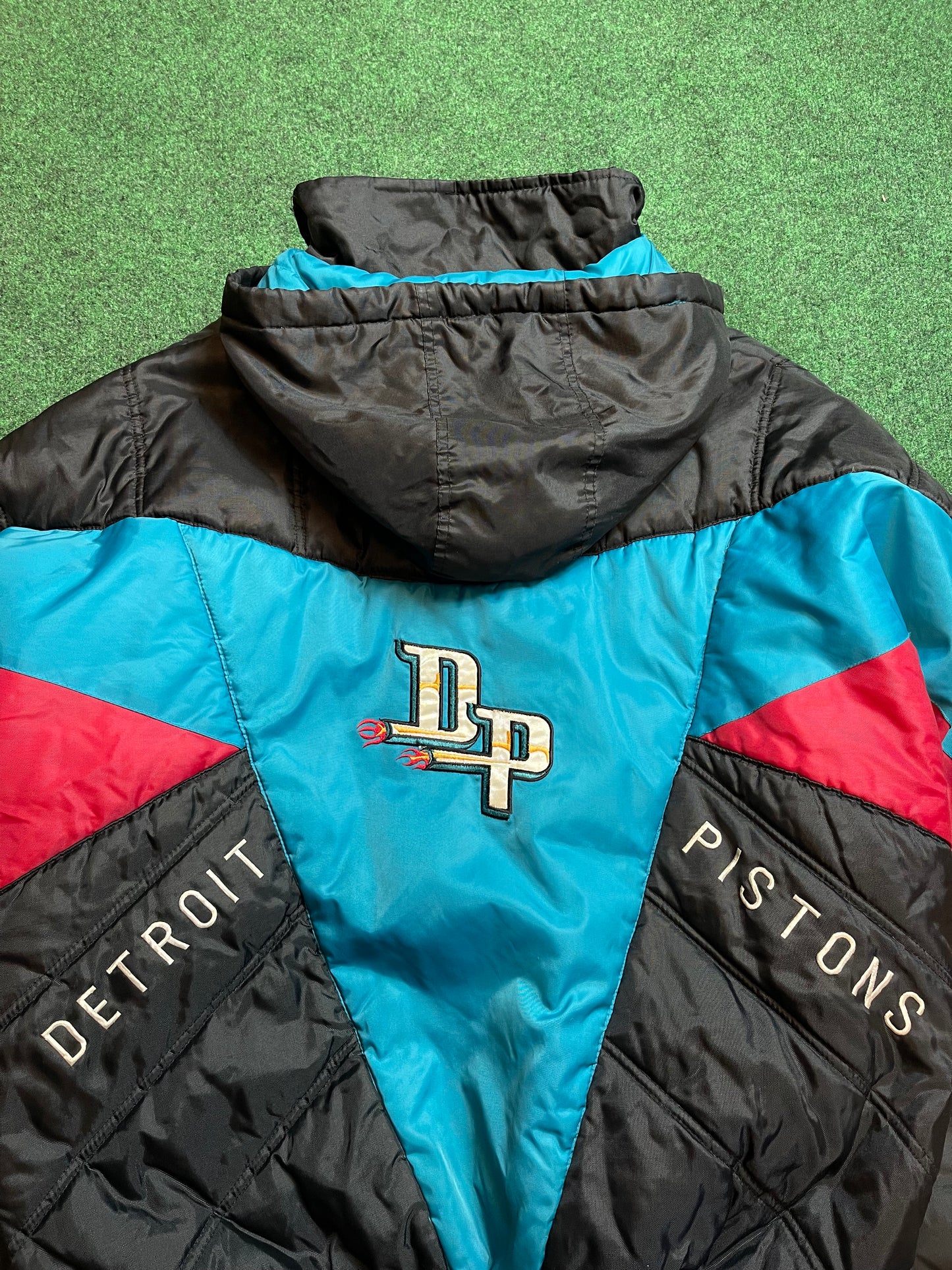 90’s Detroit Pistons Half Zip Vintage Pro Player NBA Puffer Jacket (XXL)