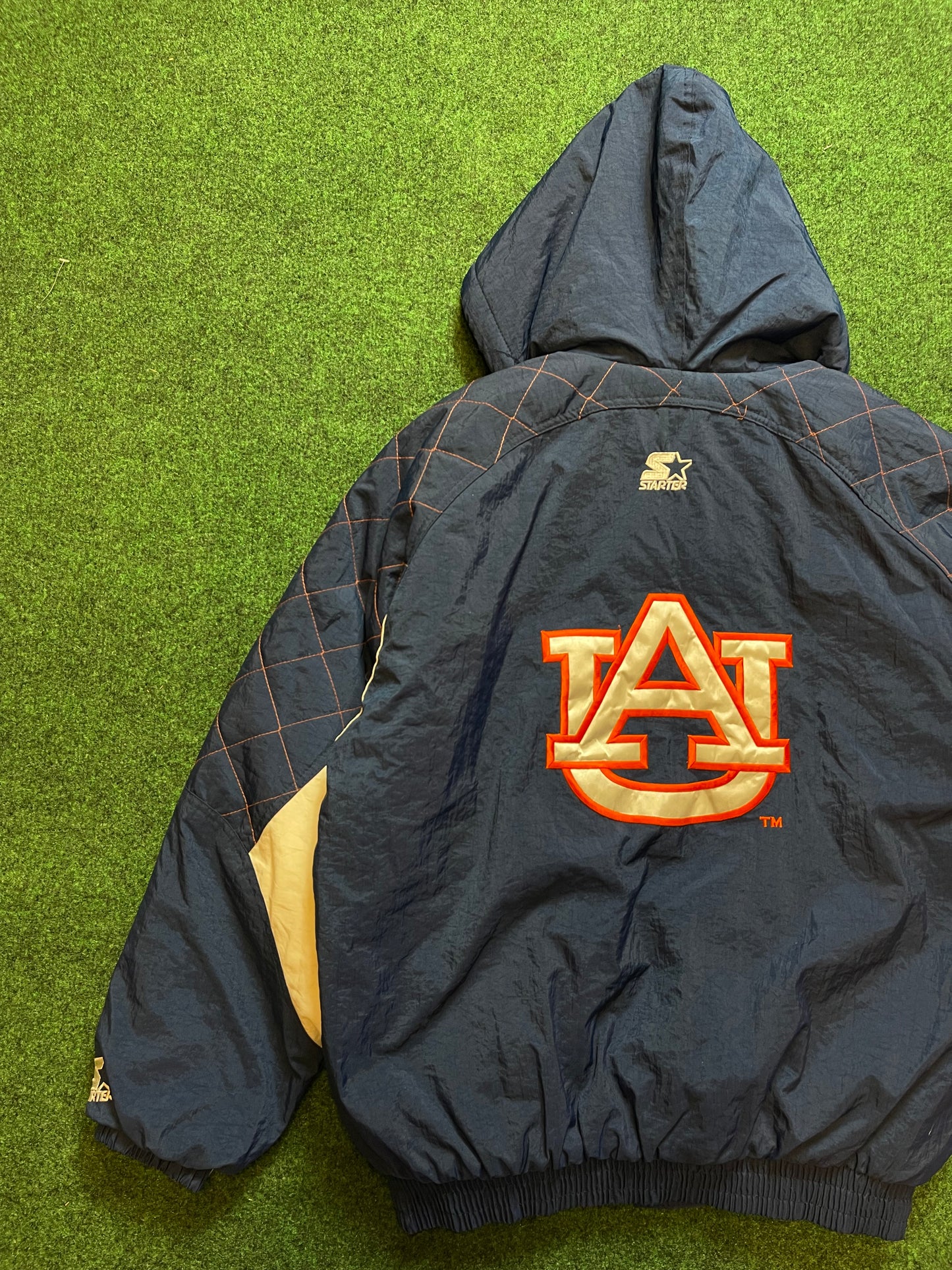 90’s Auburn Tigers Vintage Starter Puffer Jacket (Medium)