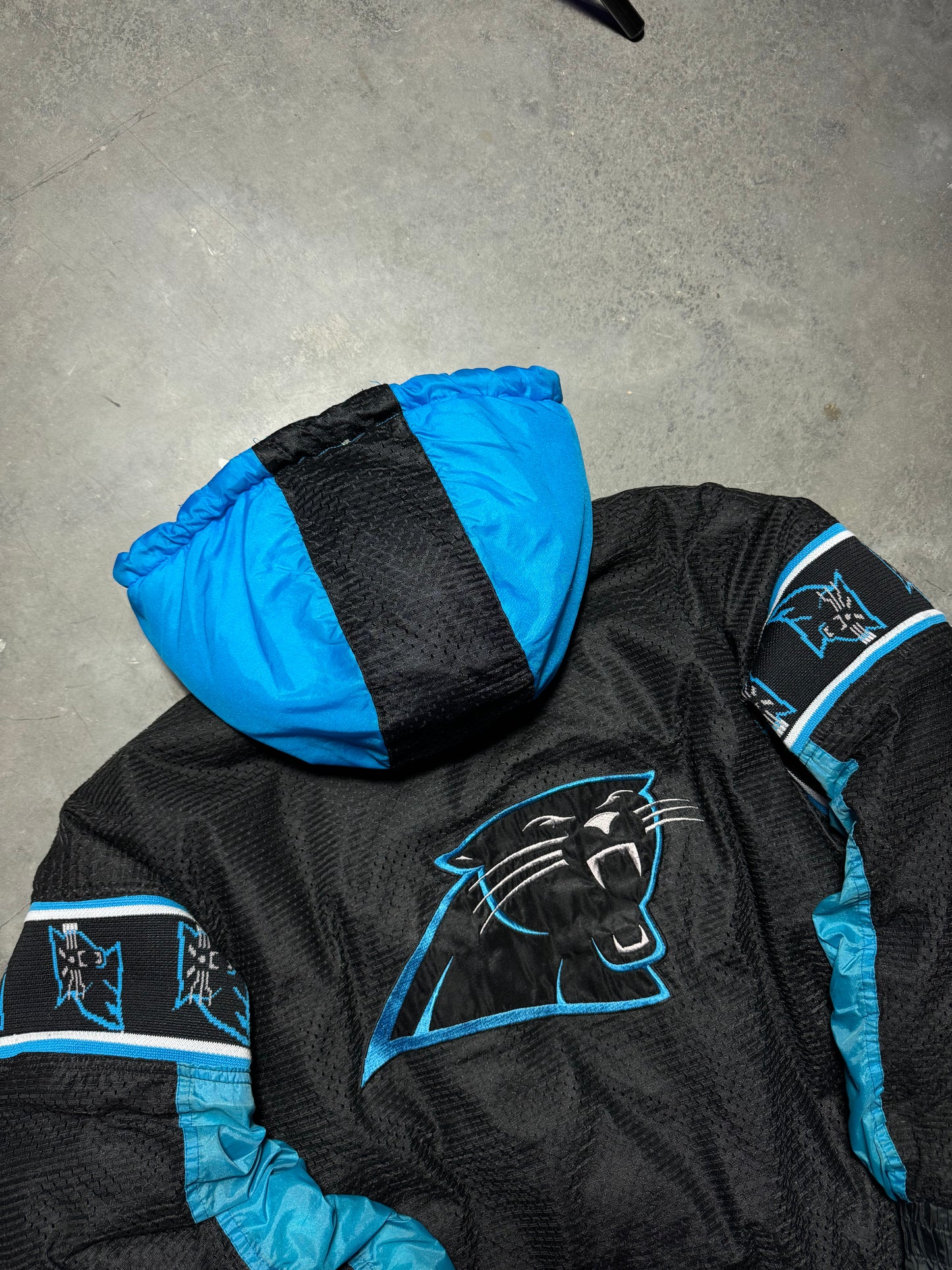 90’s Carolina Panthers Vintage Reversible Pro Player Repeat Logo NFL Puffer Jacket (Large)