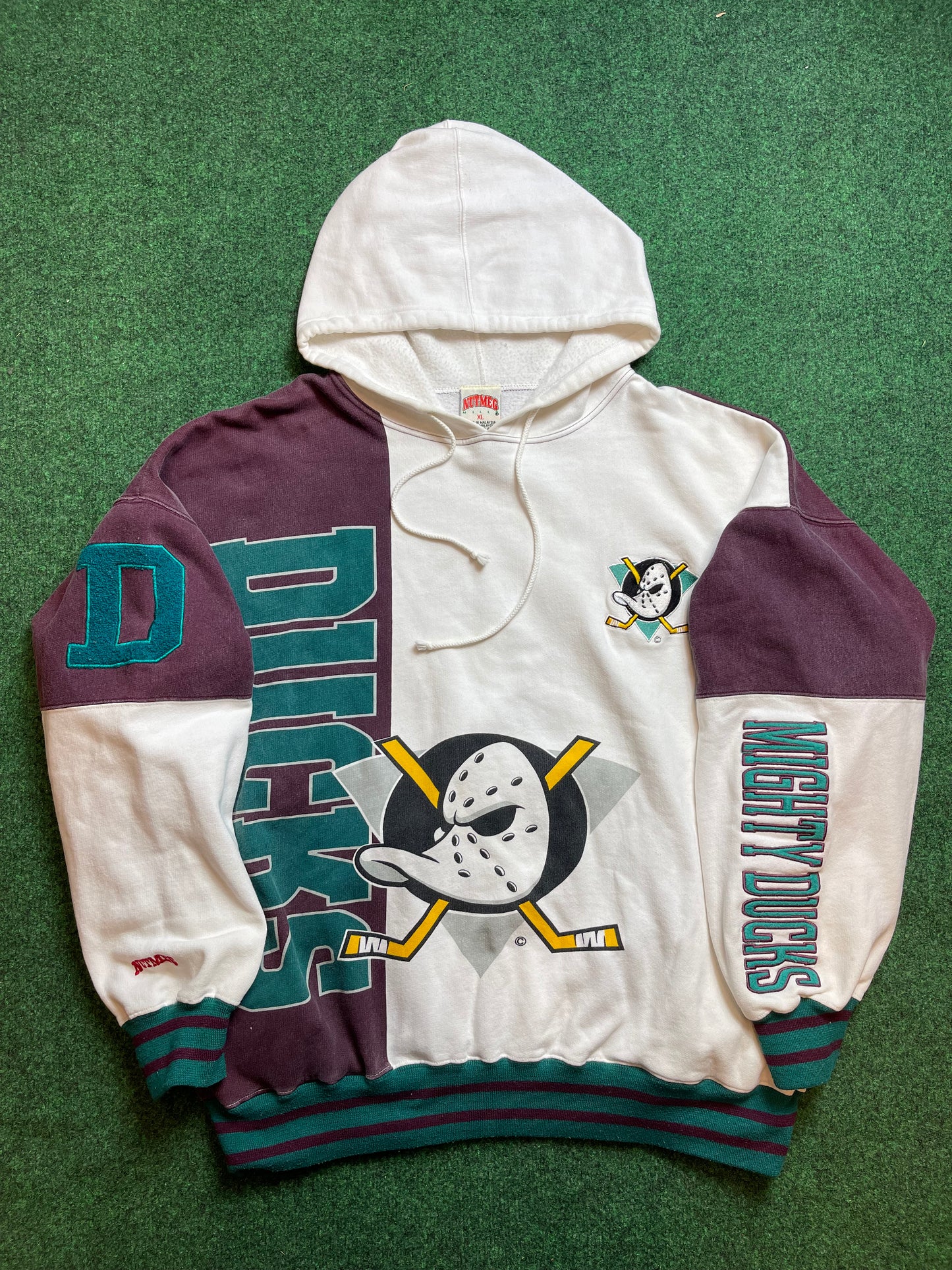 90’s Anaheim Mighty Ducks Vintage Nutmeg Mills NHL All Over Print Heavyweight Hoodie (XL)