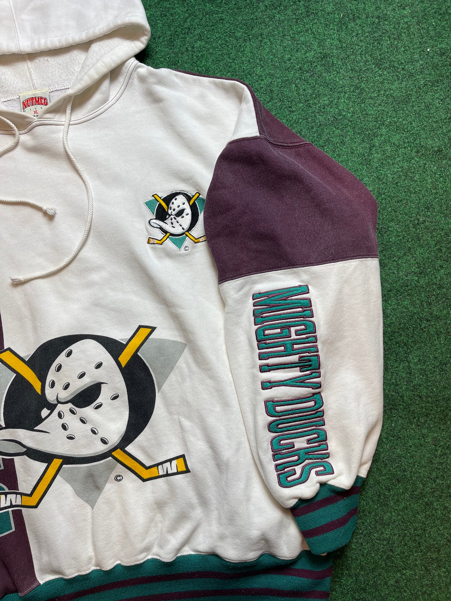 90’s Anaheim Mighty Ducks Vintage Nutmeg Mills NHL All Over Print Heavyweight Hoodie (XL)