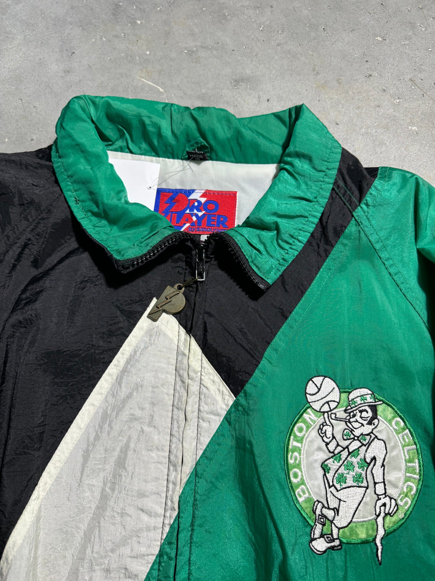 90’s Boston Celtics Vintage Pro Player NBA Big Spellout Full Zip Windbreaker Jacket (Large)