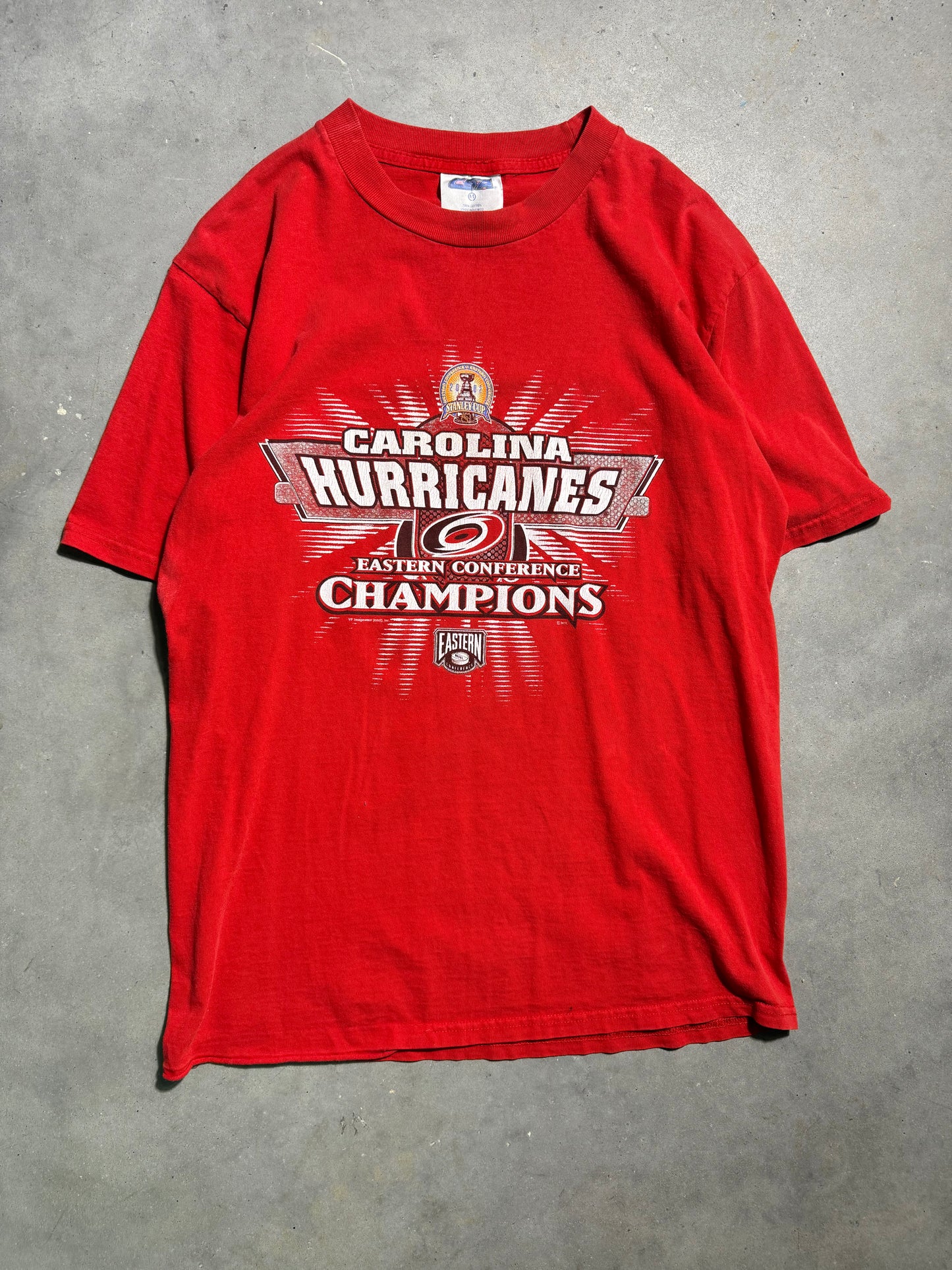 2002 Carolina Hurricanes Eastern Conference Champions Vintage Red NHL Hockey Playoffs Tee (Medium)