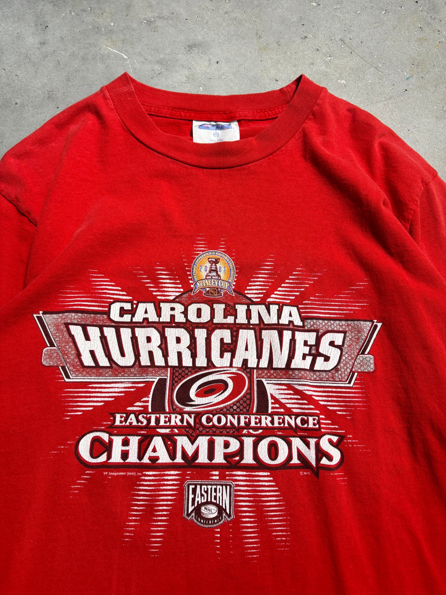 2002 Carolina Hurricanes Eastern Conference Champions Vintage Red NHL Hockey Playoffs Tee (Medium)