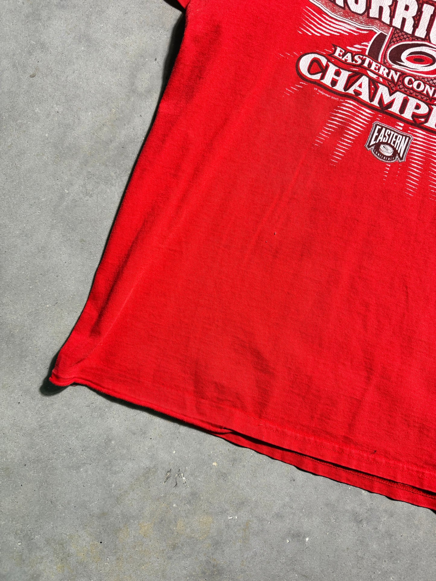 2002 Carolina Hurricanes Eastern Conference Champions Vintage Red NHL Hockey Playoffs Tee (Medium)