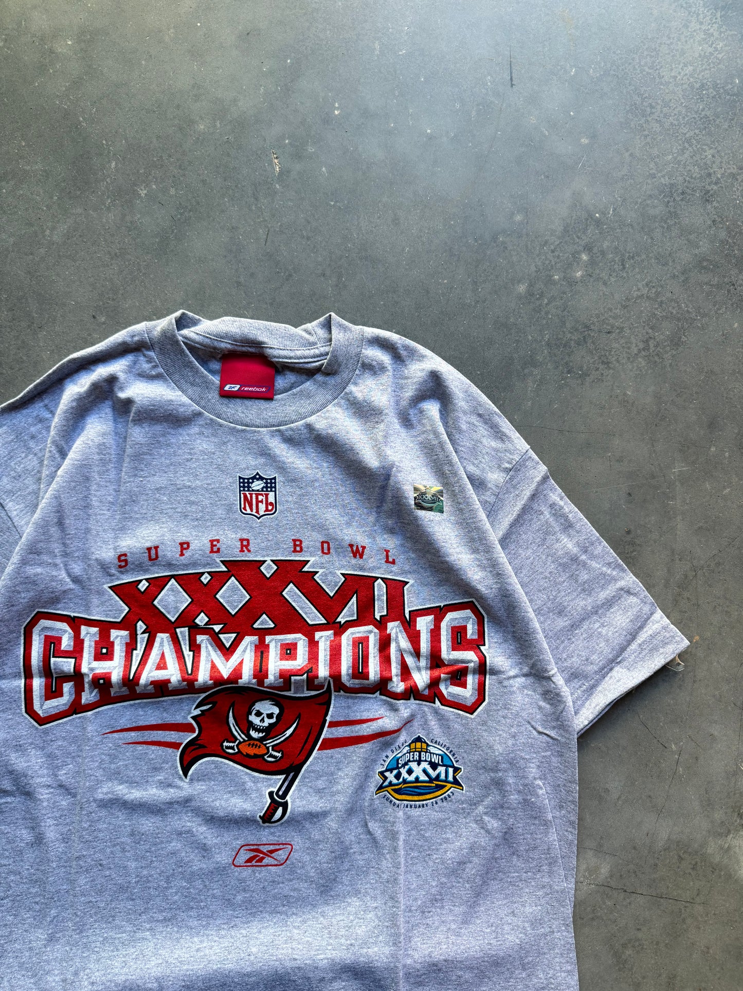 2003 Tampa Bay Buccaneers Super Bowl XXXVII Champions Vintage Reebok NFL Tee - Deadstock (Medium)