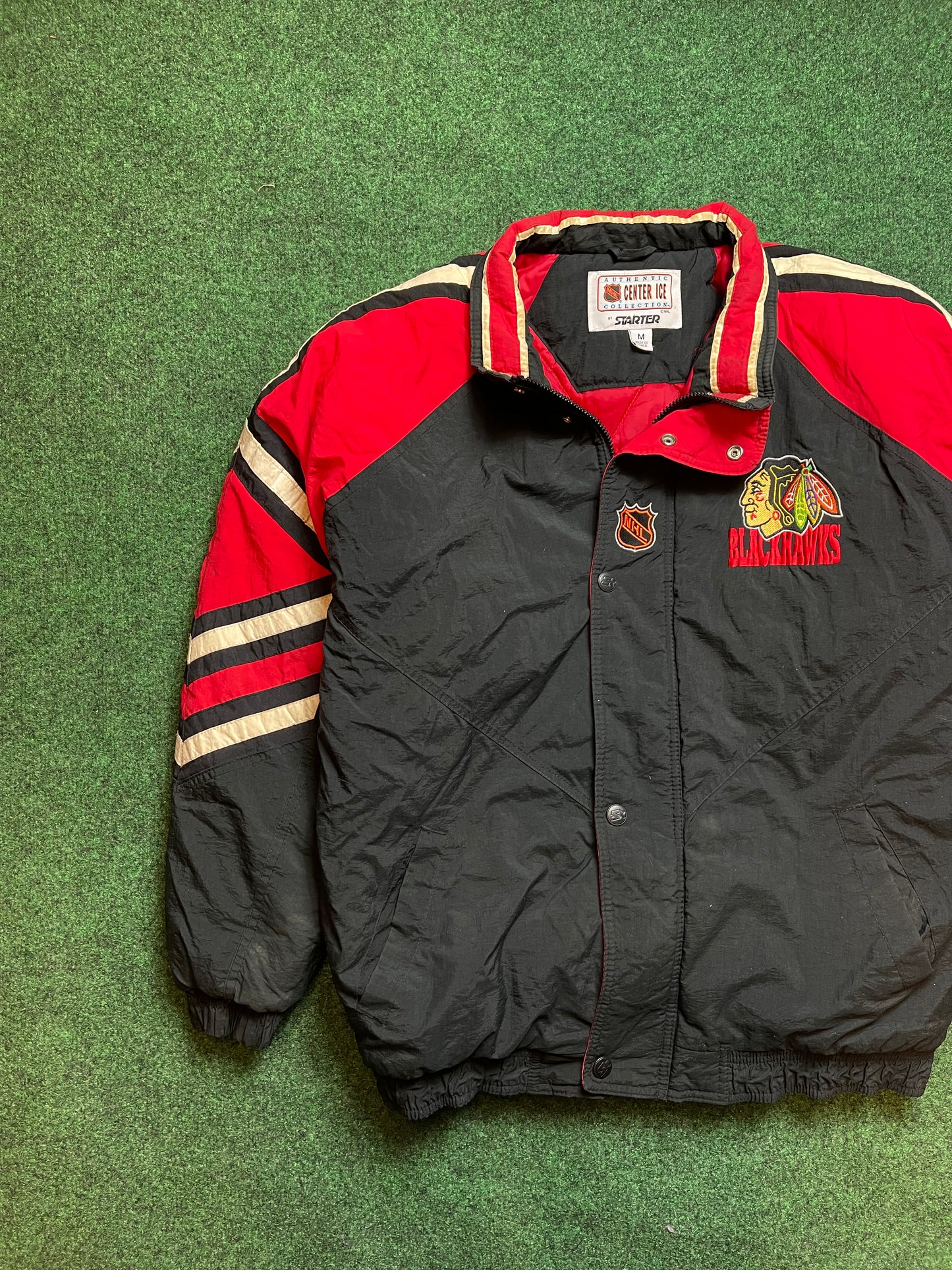 90’s Chicago Blackhawks Vintage Starter NHL Hockey Puffer Jacket (Medium)