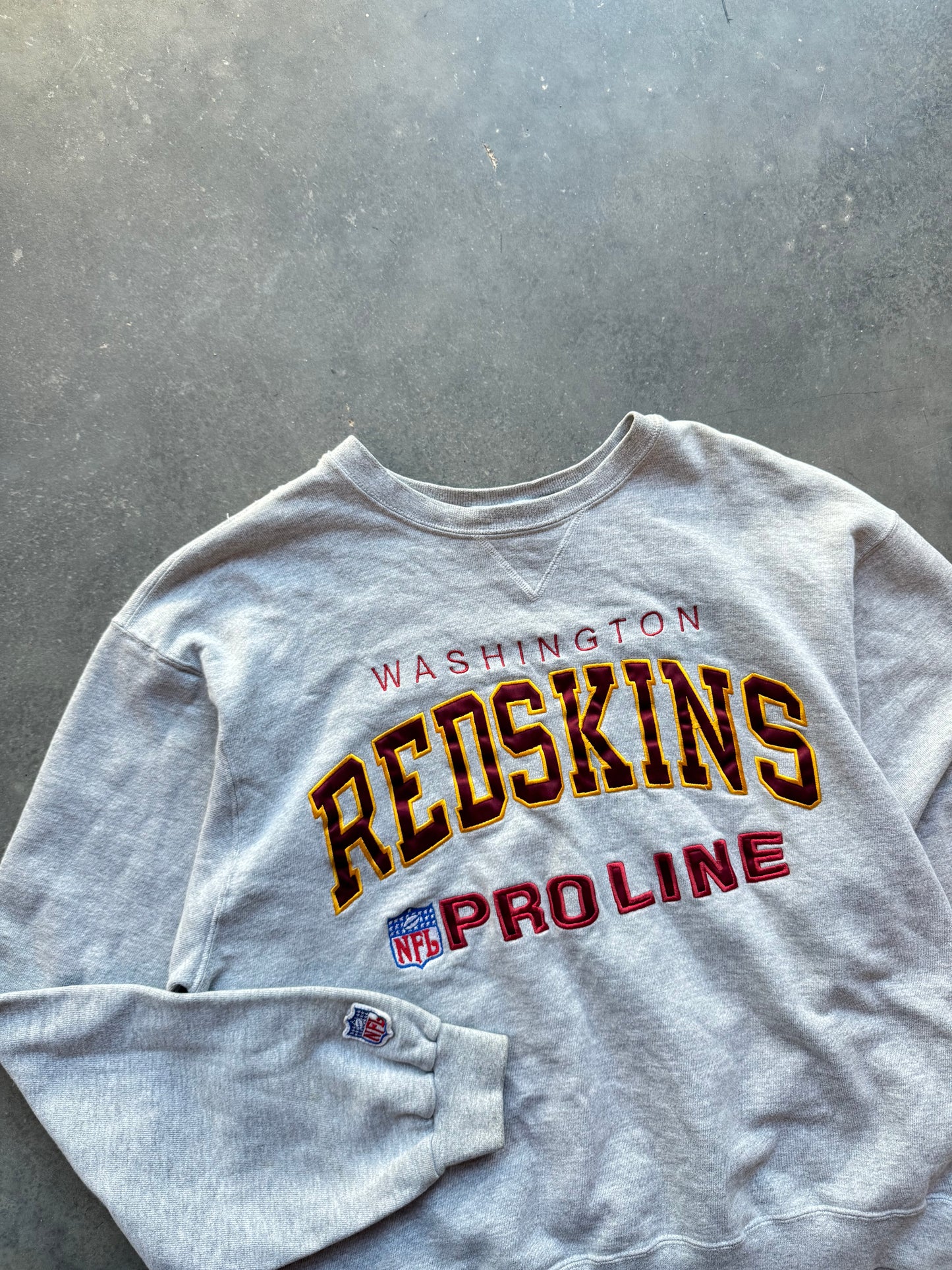 90’s Washington Redskins Vintage Champion NFL Pro Line Embroidered Crewneck (Large)