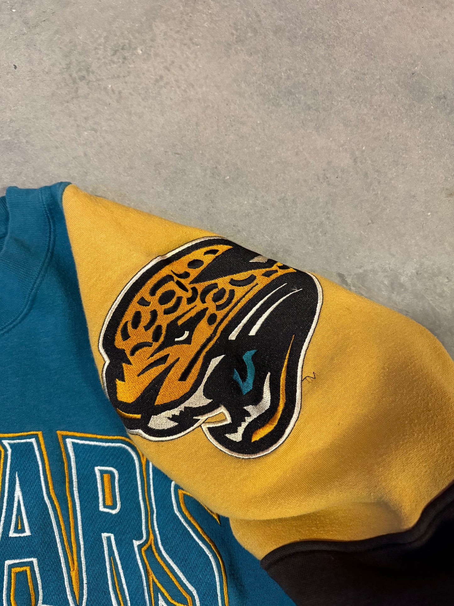 90’s Jacksonville Jaguars Vintage Heavyweight NFL Big Logo Embroidered Crewneck (Large)