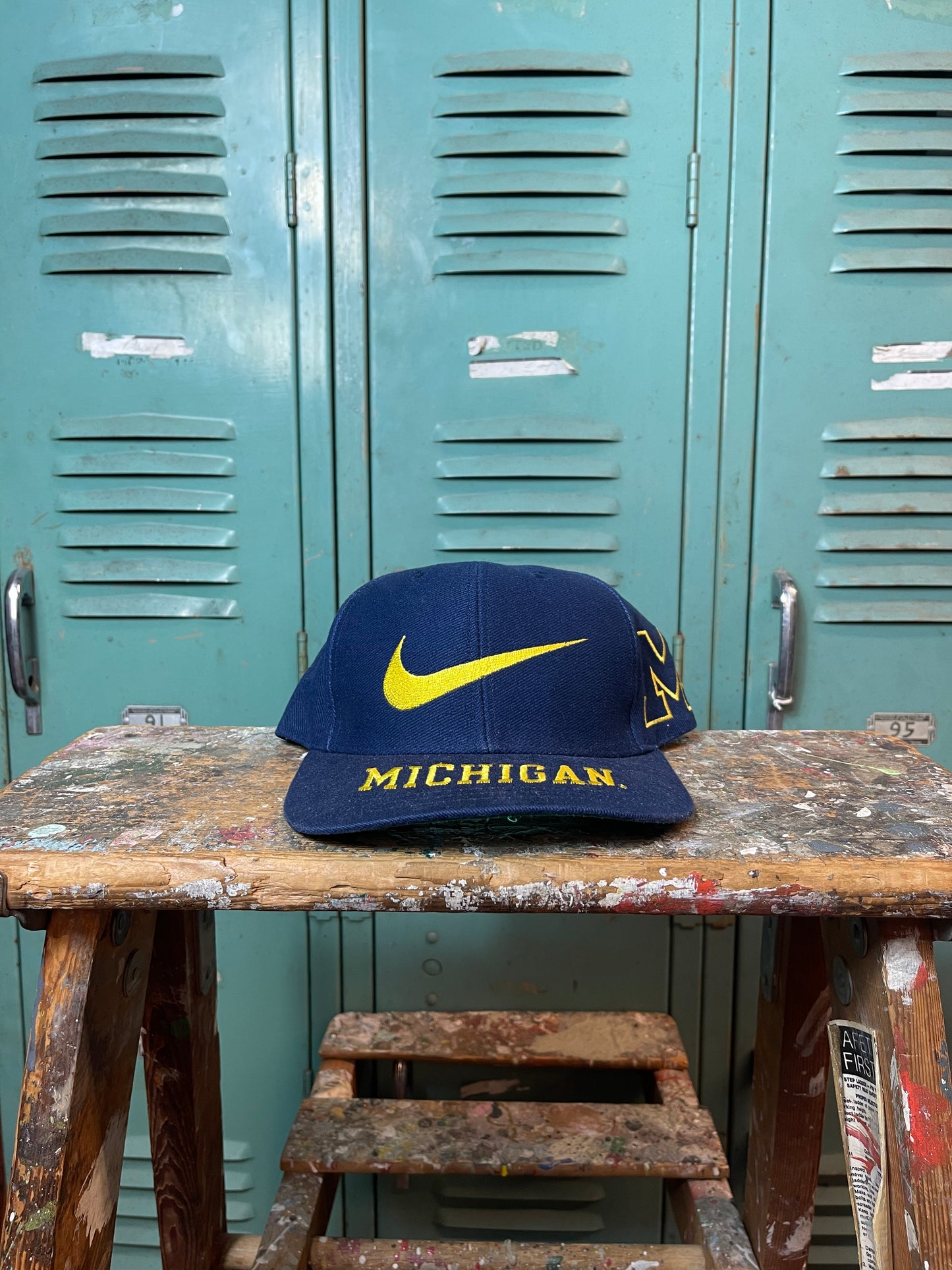 90’s Michigan Wolverines Vintage Nike College Snapback Hat (OSFA)