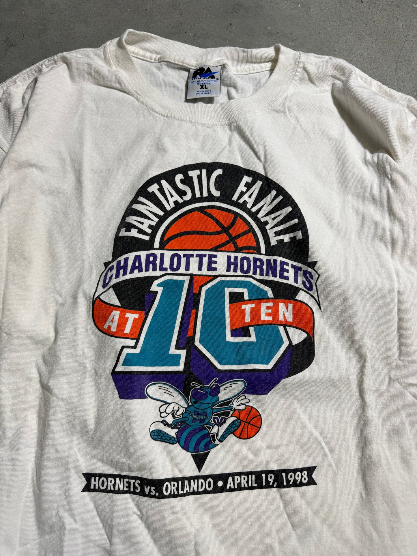 1998 Charlotte Hornets vs. Orlando Magic Fantastic Fanale at 10 Years Vintage NBA Tee (XL)