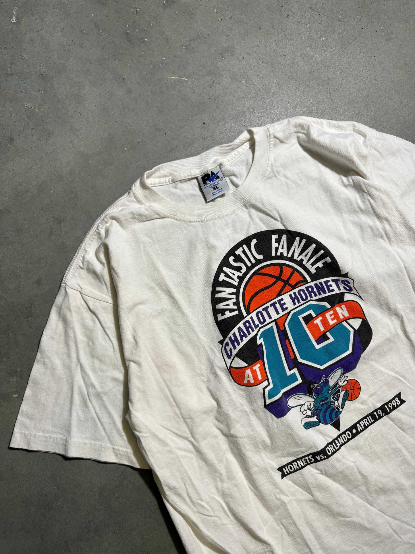 1998 Charlotte Hornets vs. Orlando Magic Fantastic Fanale at 10 Years Vintage NBA Tee (XL)