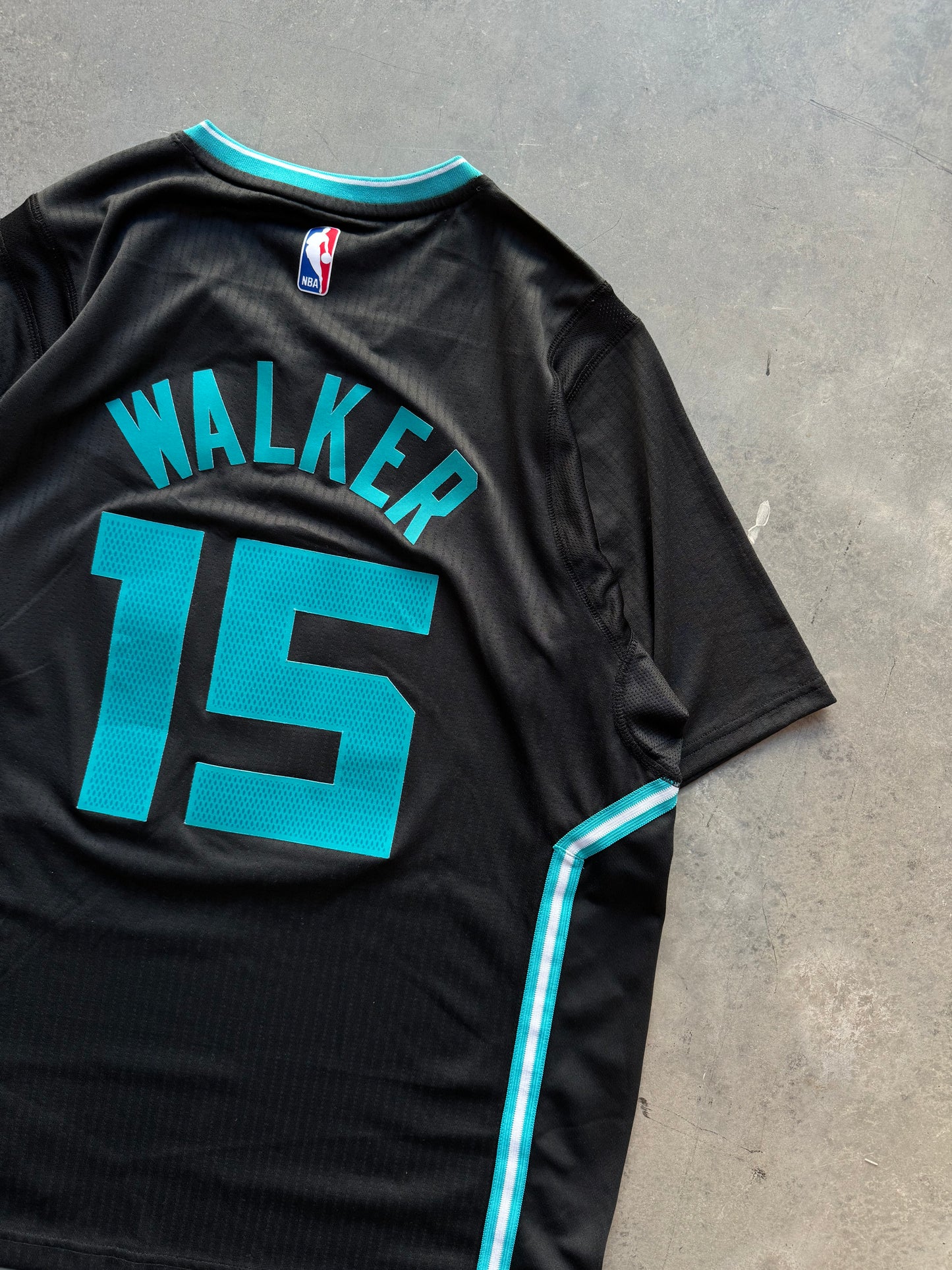 2015/2016 Charlotte Hornets Kemba Walker Adidas Black Buzz City Sleeved NBA Jersey (Large)