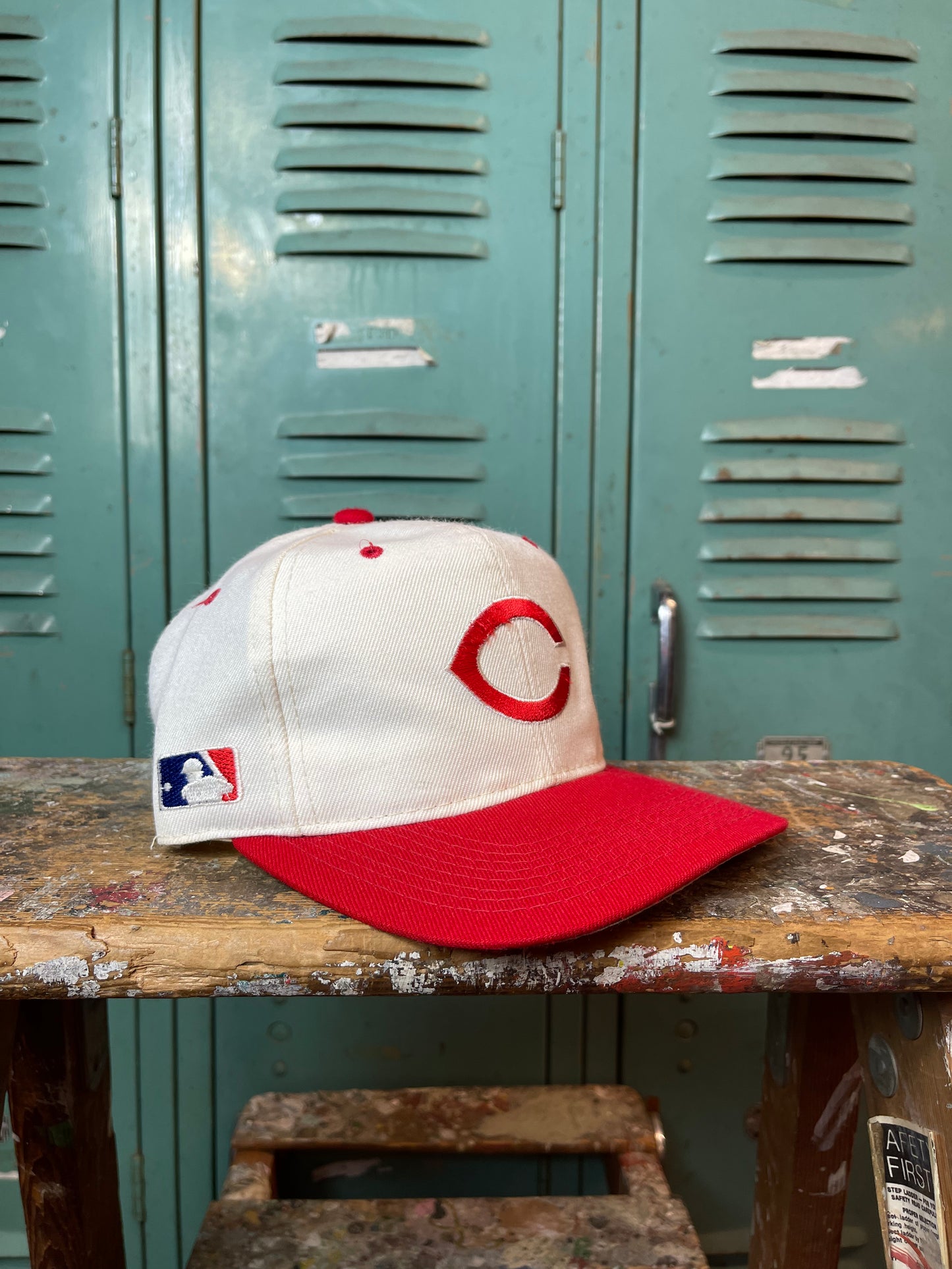 90’s Cincinnati Reds Vintage White Dome Plain Logo Sports Specialties Wool MLB Snapback Hat (OSFA)