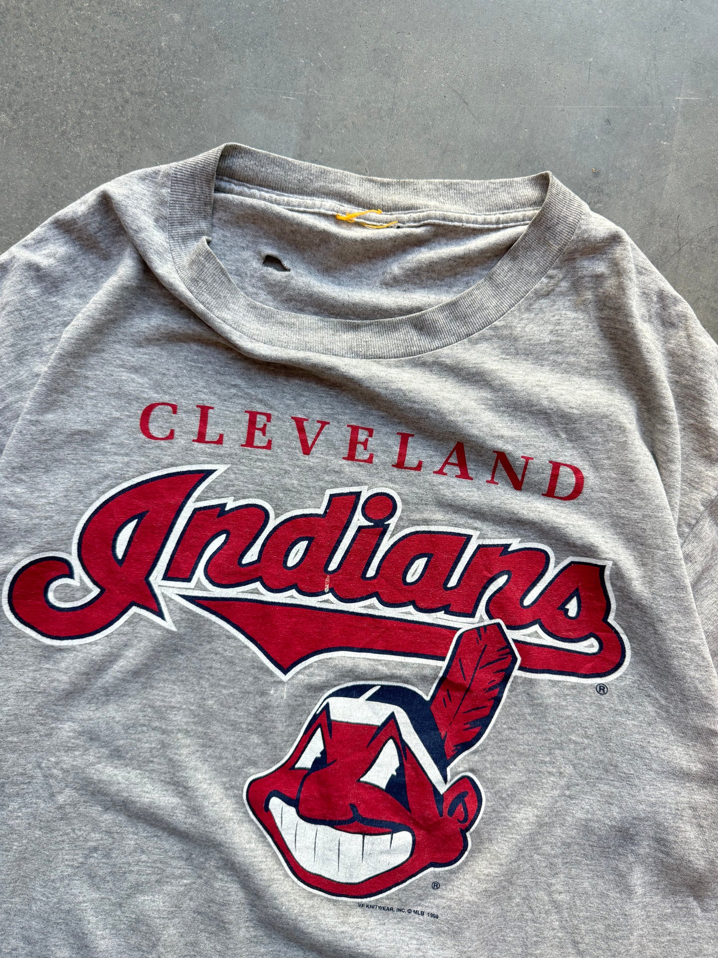 1999 Cleveland Indians Vintage Nutmeg Mills MLB Script Tee (XL)