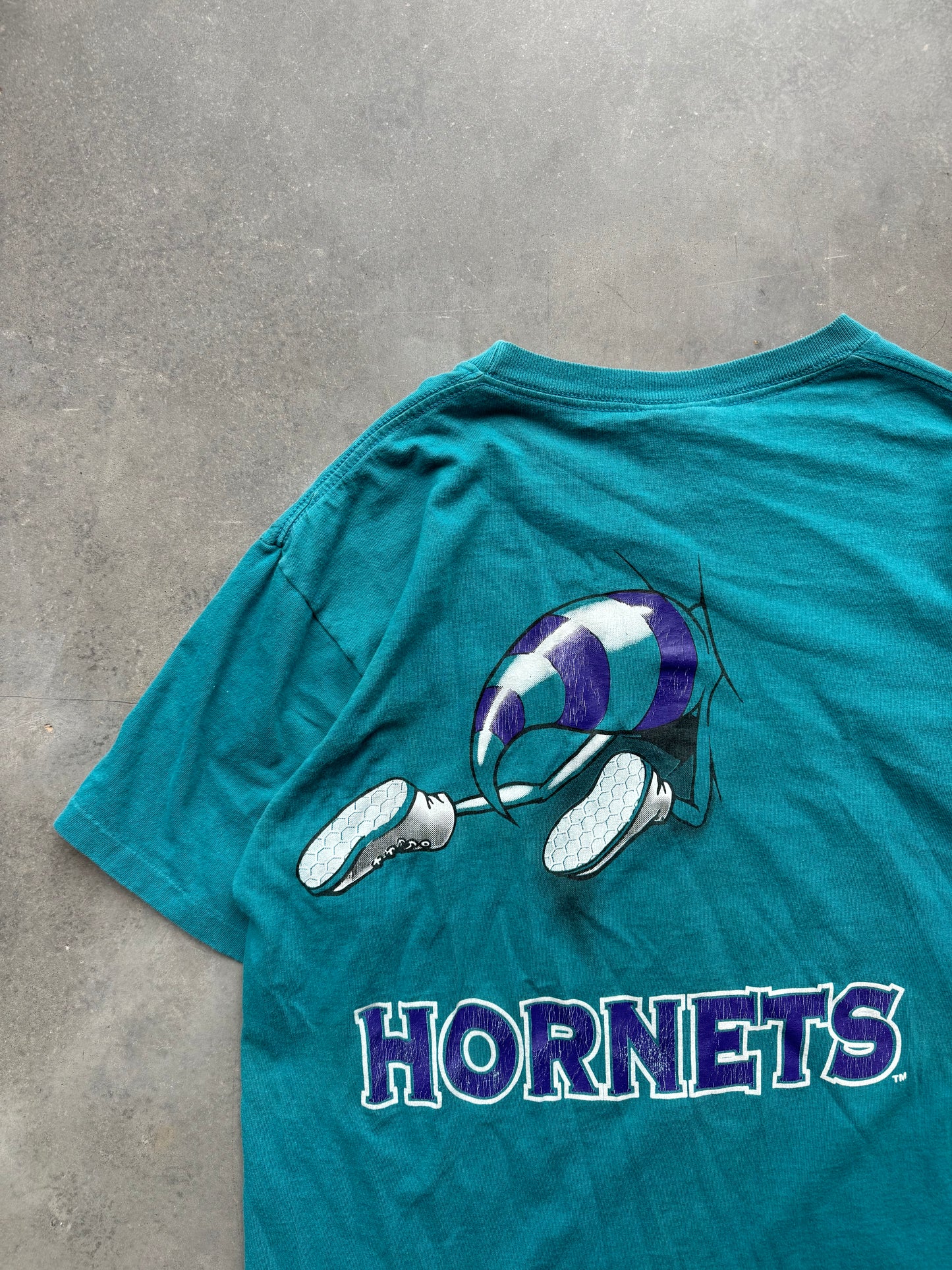 90’s Charlotte Hornets Vintage Nutmeg Mills Hugo Breakthrough NBA Tee (Large)