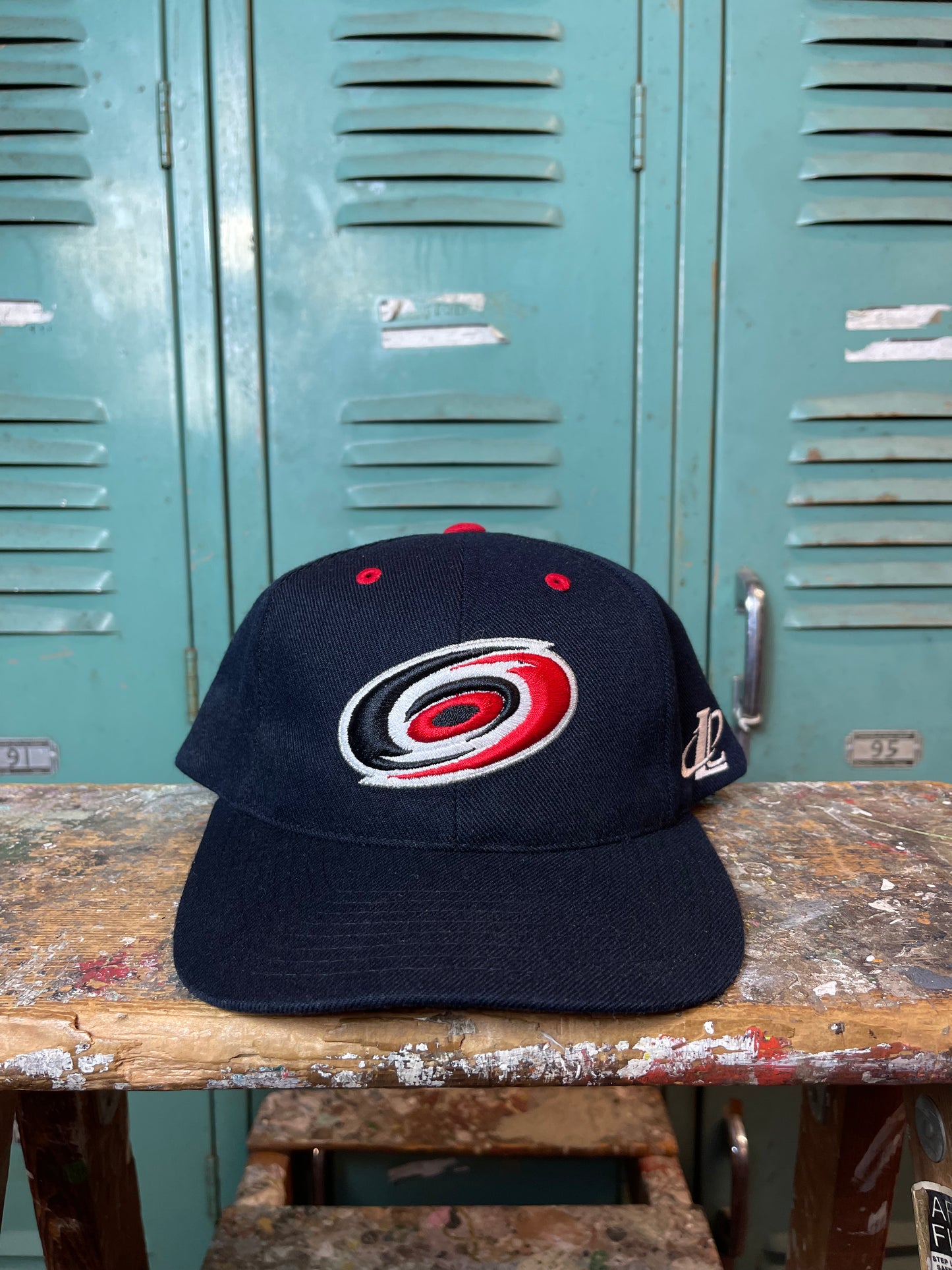 90’s Carolina Hurricanes Vintage Logo Athletic NHL Snapback Hat (OSFA)