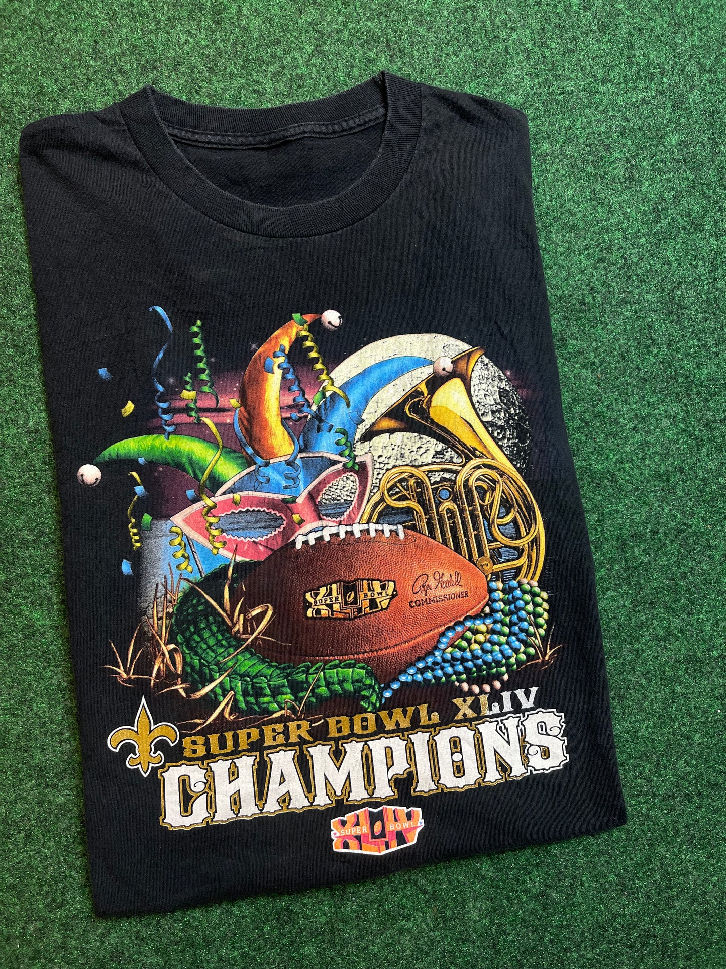 2010 New Orleans Saints Super Bowl XLIV Champions Vintage NFL Mardi Gras Tee (XL)