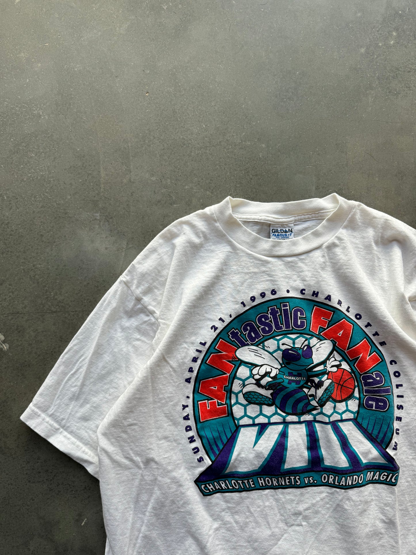 1996 Charlotte Hornets vs. Orlando Magic Fantastic Fanale Vintage NBA Match Up Tee (XL)