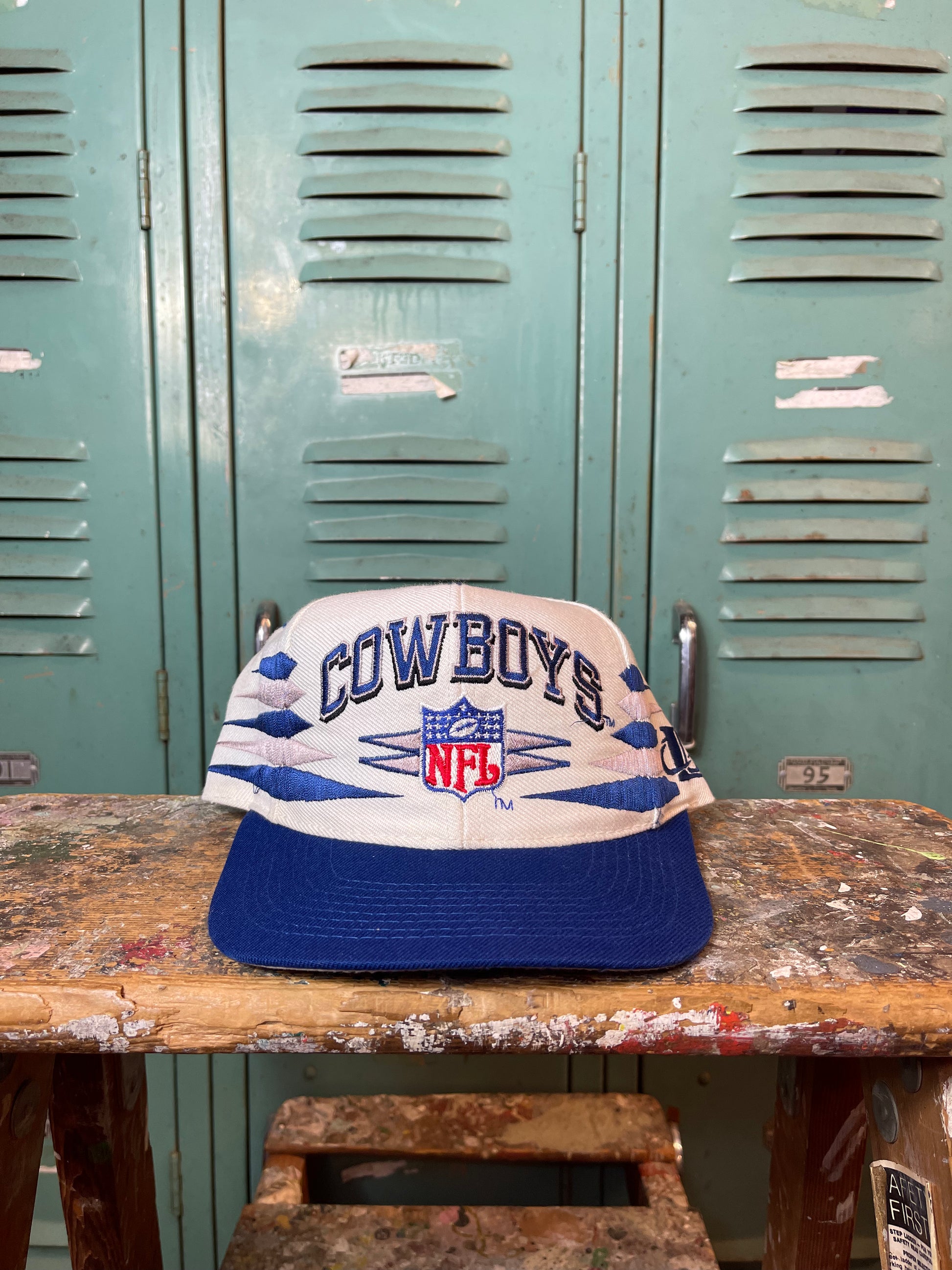 90 s Dallas Cowboys Vintage Logo Athletic Diamond Cut NFL Snapback Hat Locker Room CLT