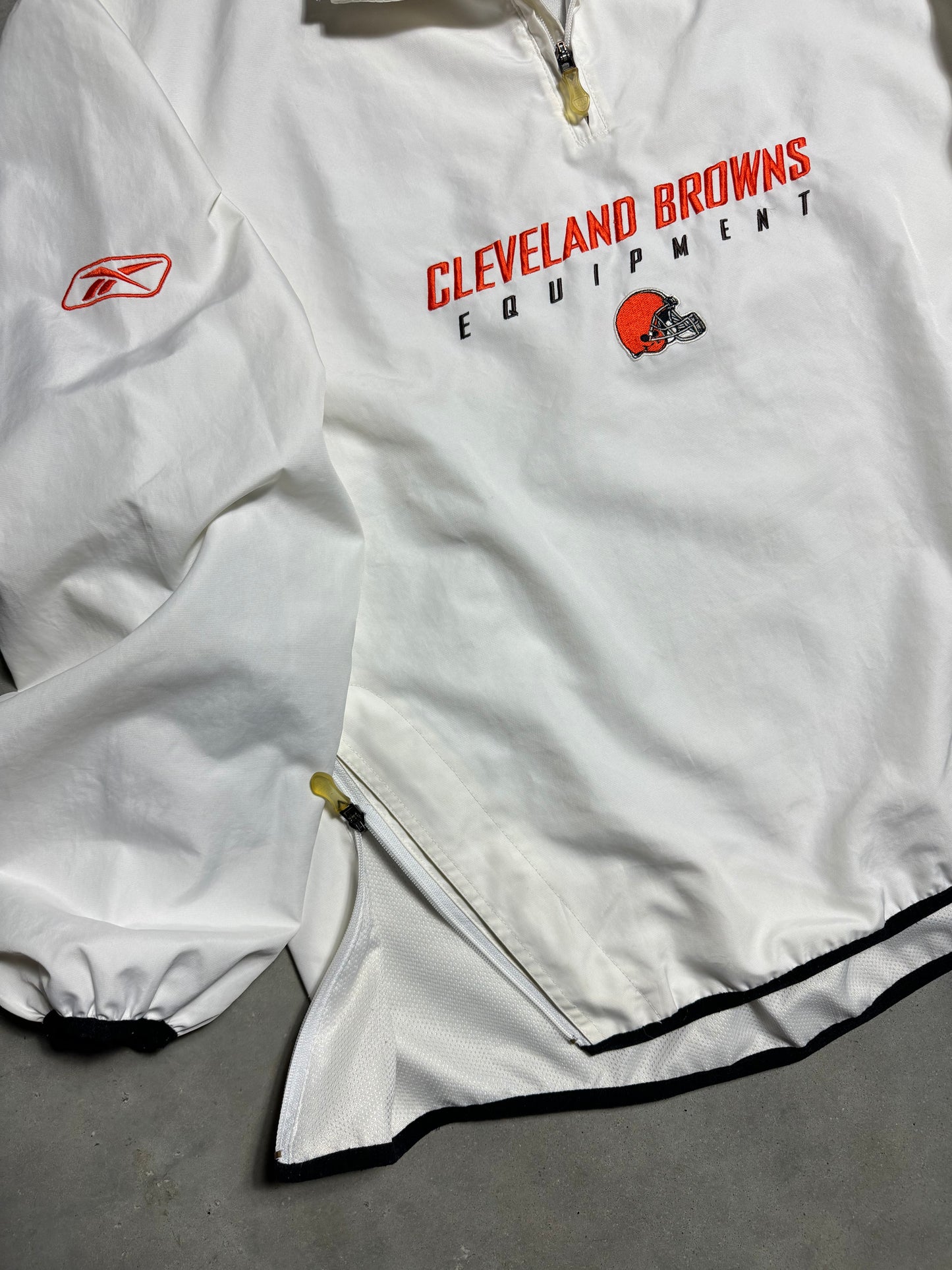 00’s Cleveland Browns Vintage White Reebok NFL Equipment Half Zip Nylon Pullover (Large)