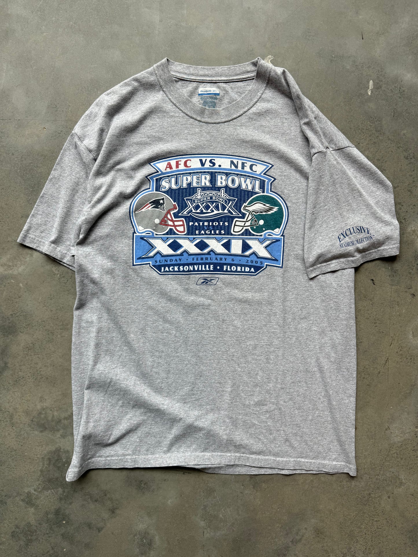 2005 New England Patriots vs. Philadelphia Eagles Super Bowl XXXIX Vintage NFL Match Up Tee (XL)